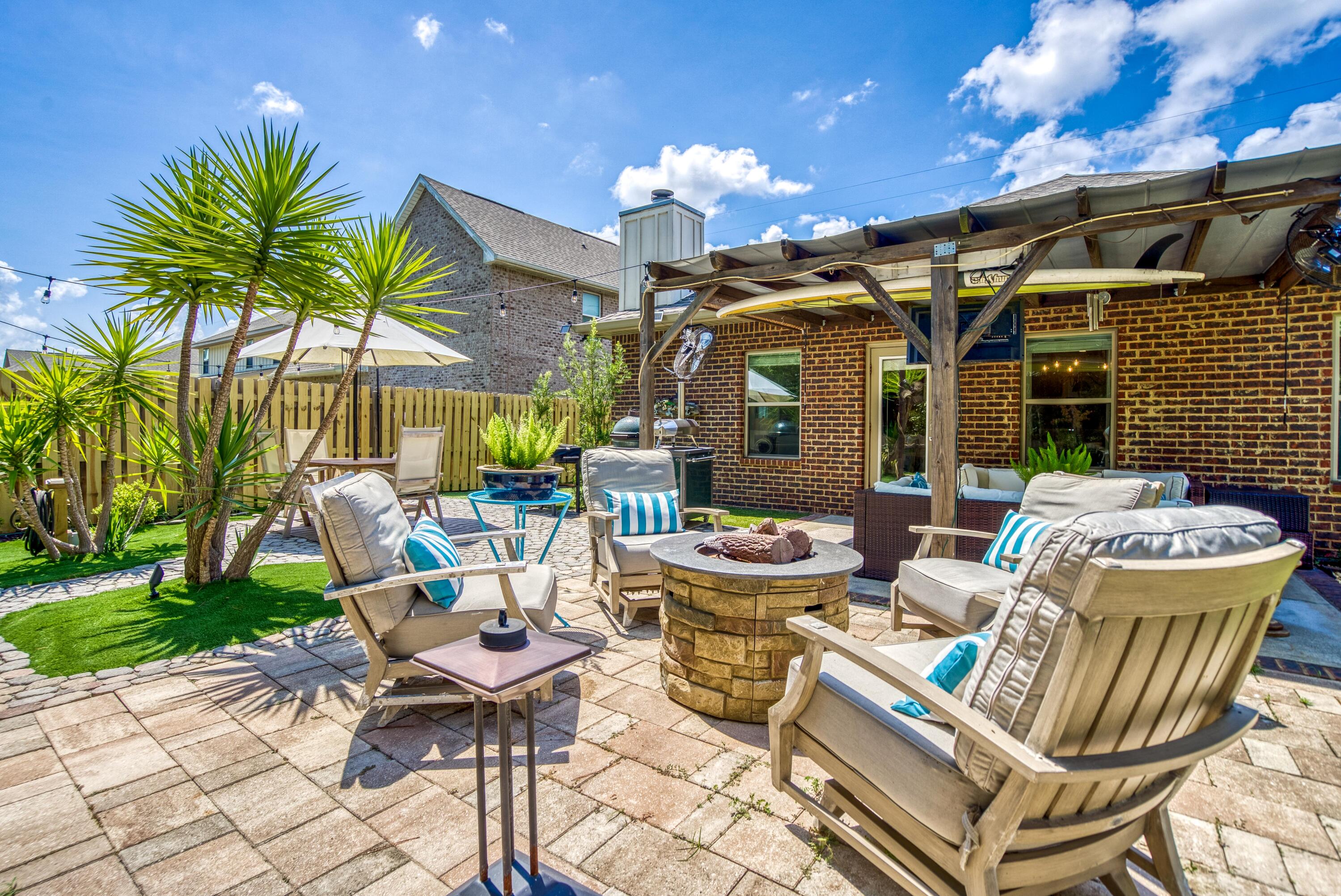 WHISPERING LAKE - Residential