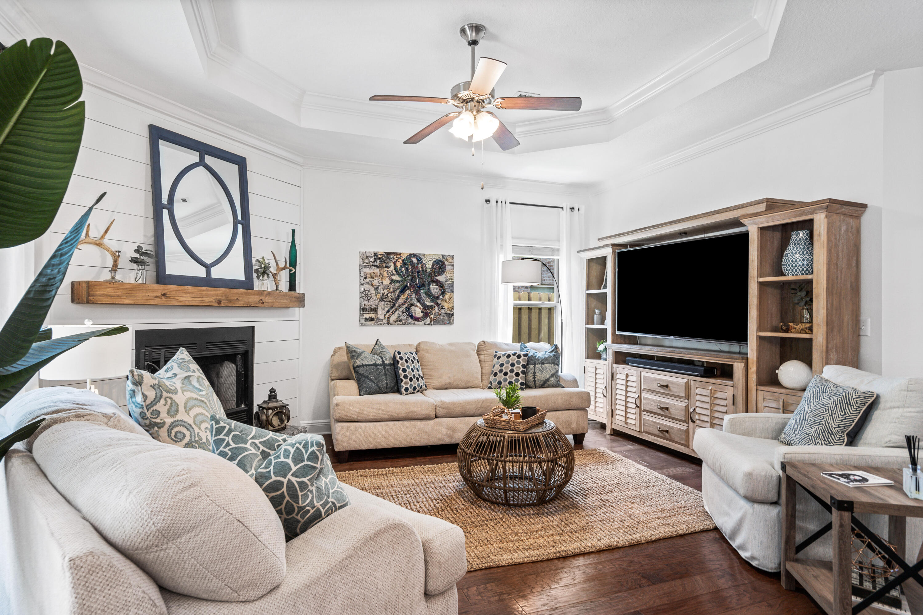 WHISPERING LAKE - Residential