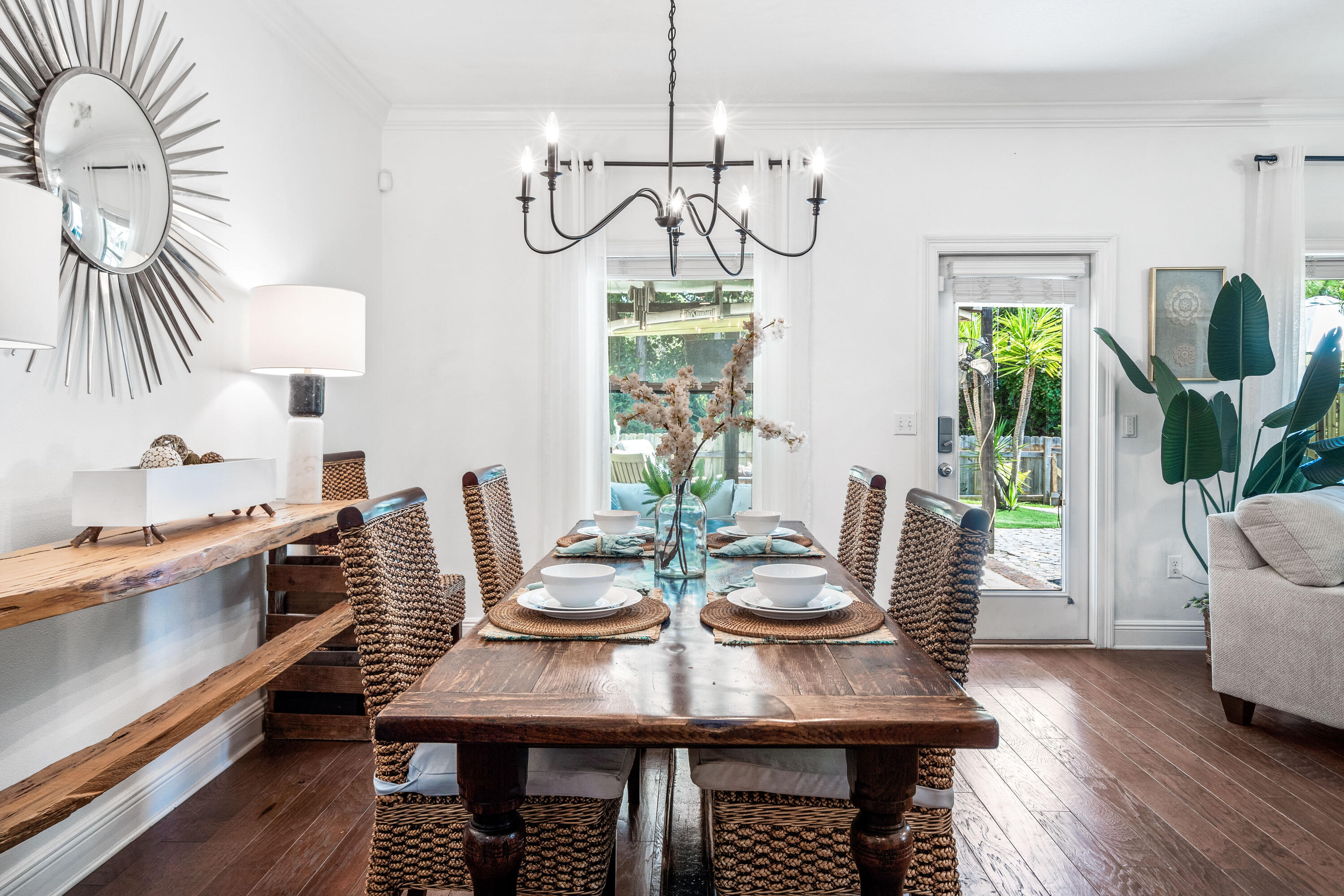 WHISPERING LAKE - Residential