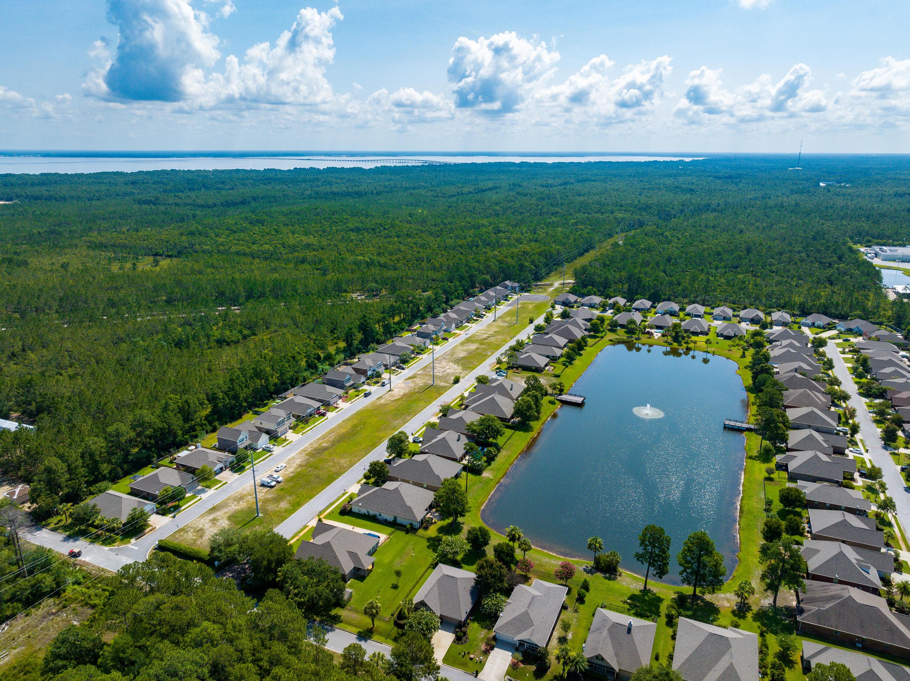 WHISPERING LAKE - Residential