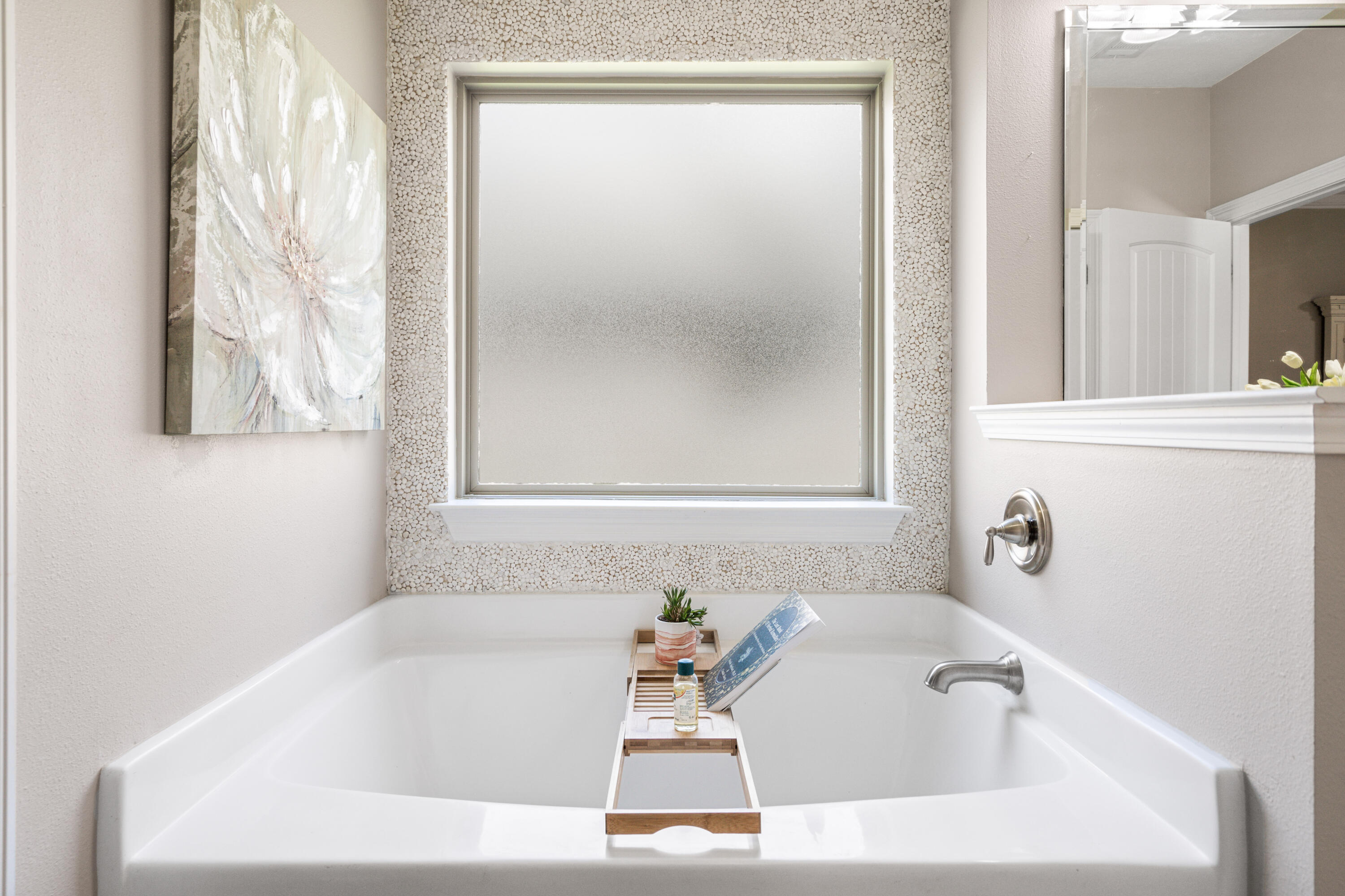 WHISPERING LAKE - Residential