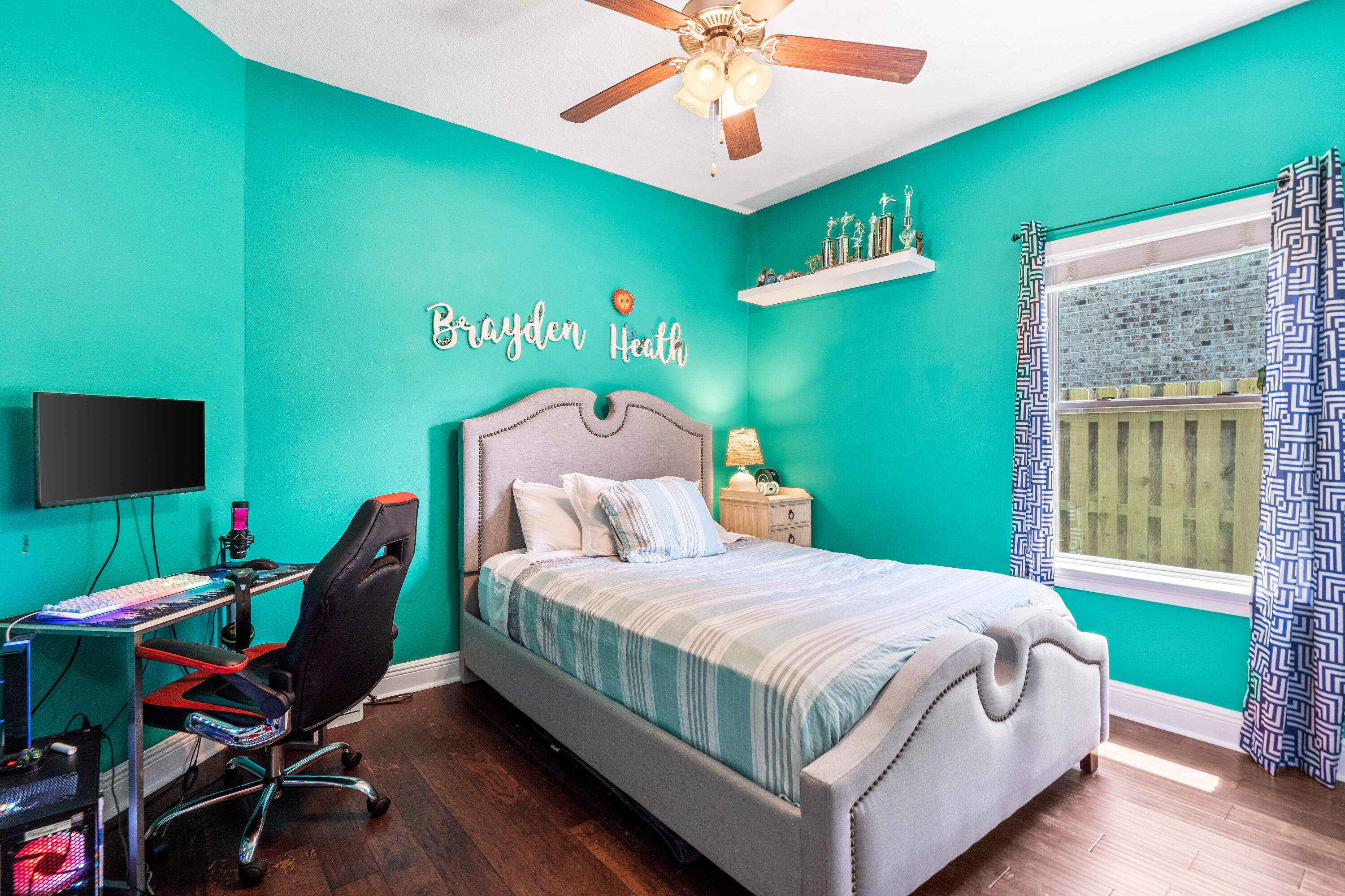 WHISPERING LAKE - Residential