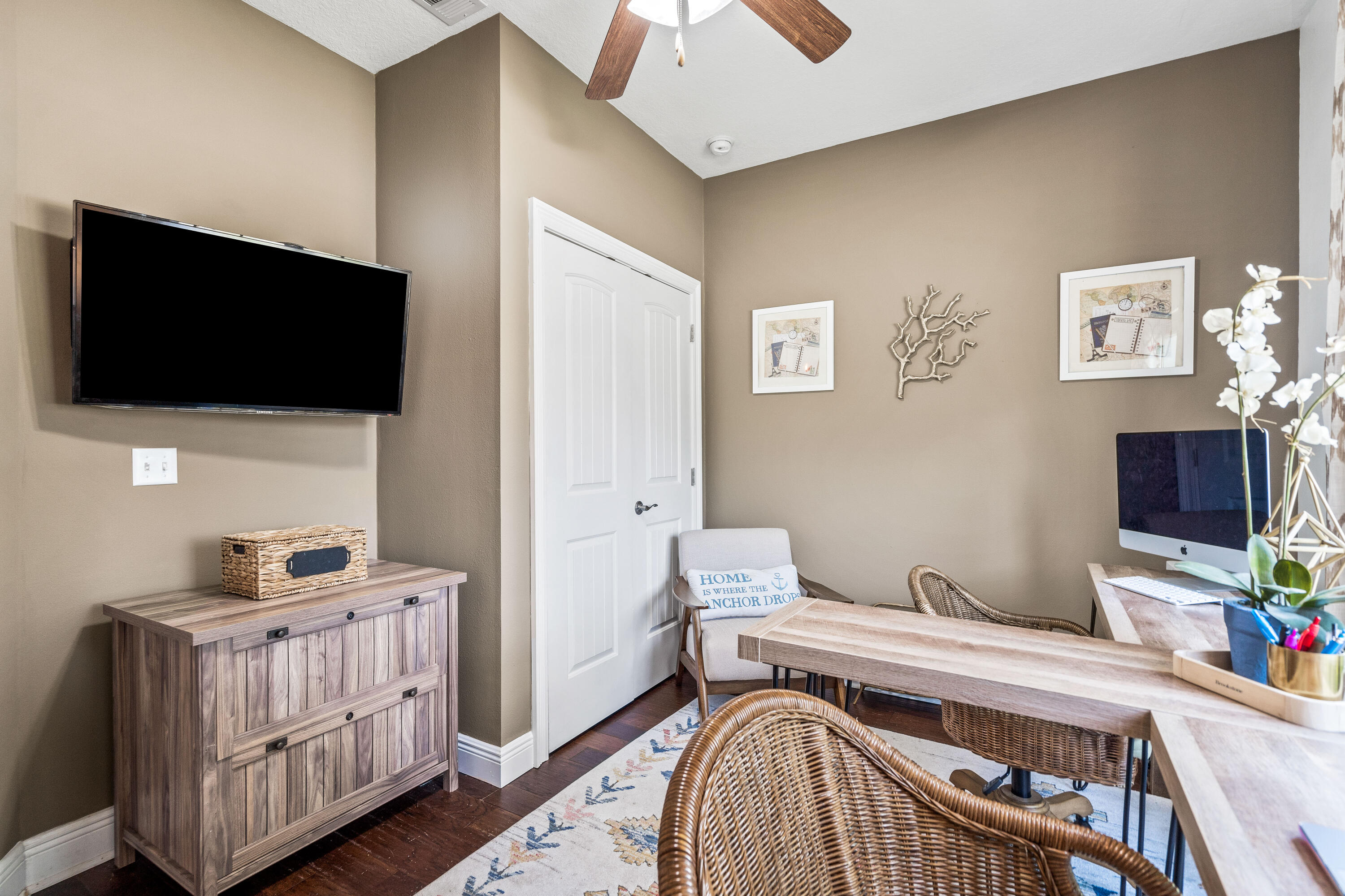 WHISPERING LAKE - Residential