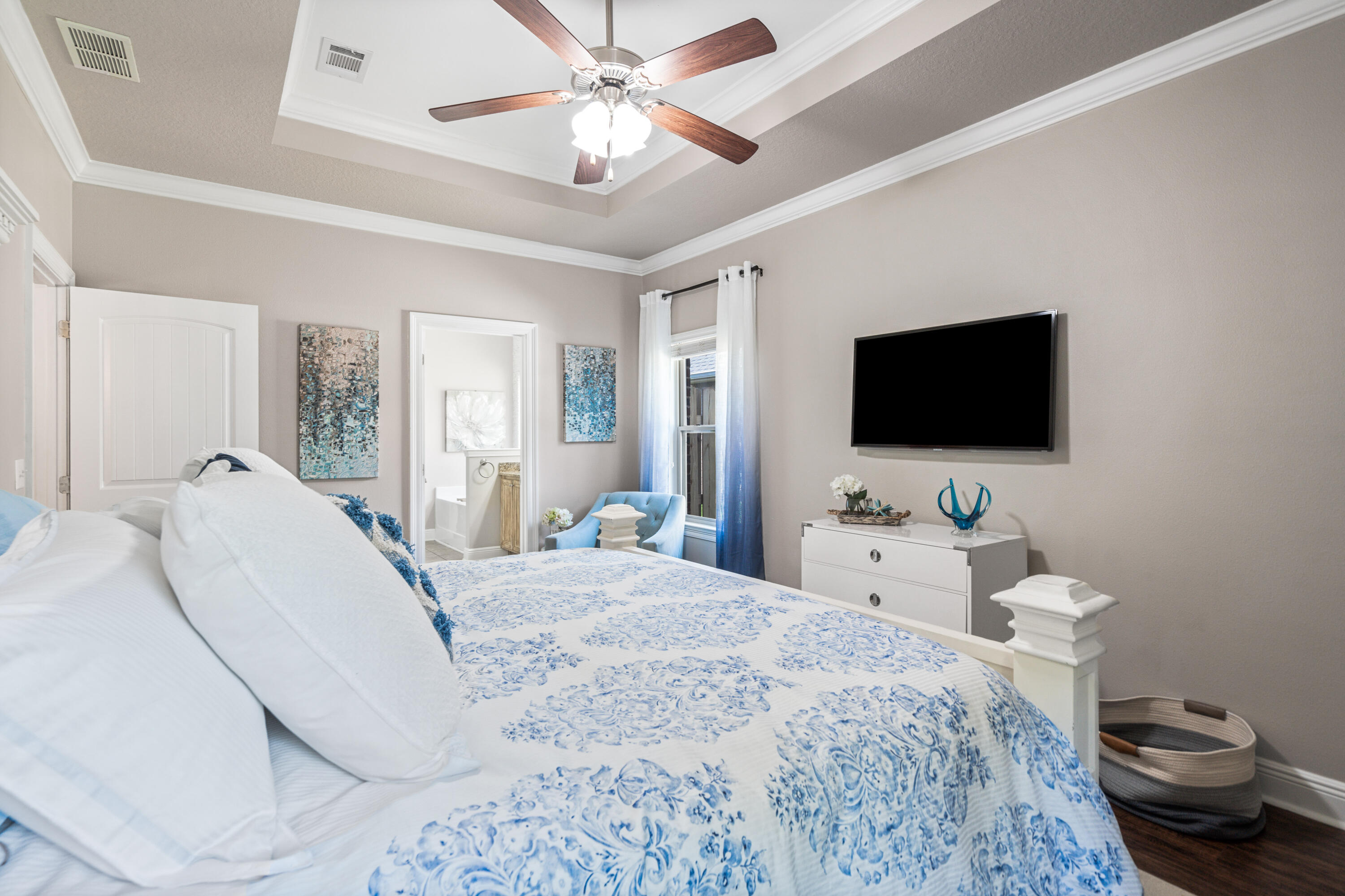 WHISPERING LAKE - Residential