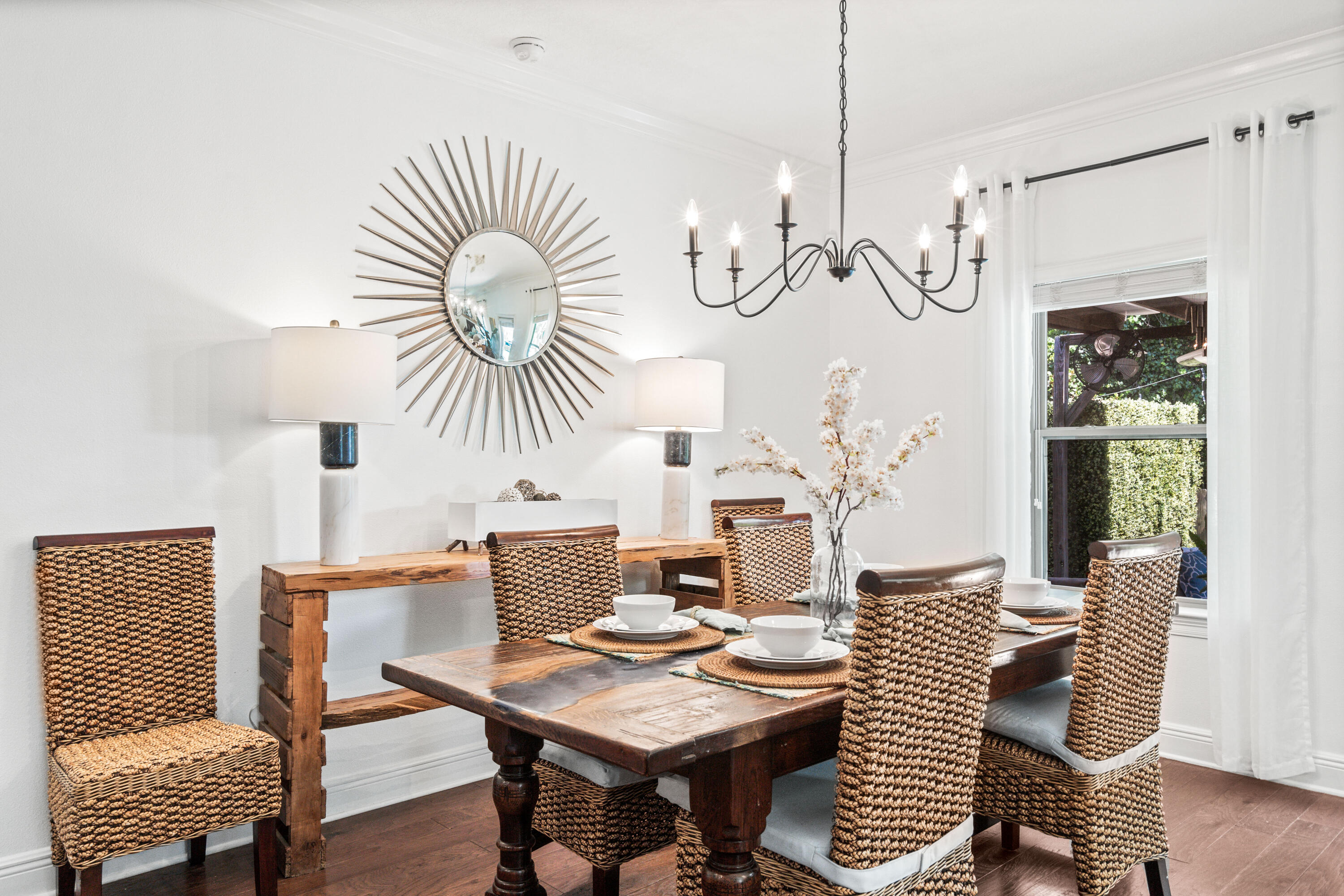 WHISPERING LAKE - Residential