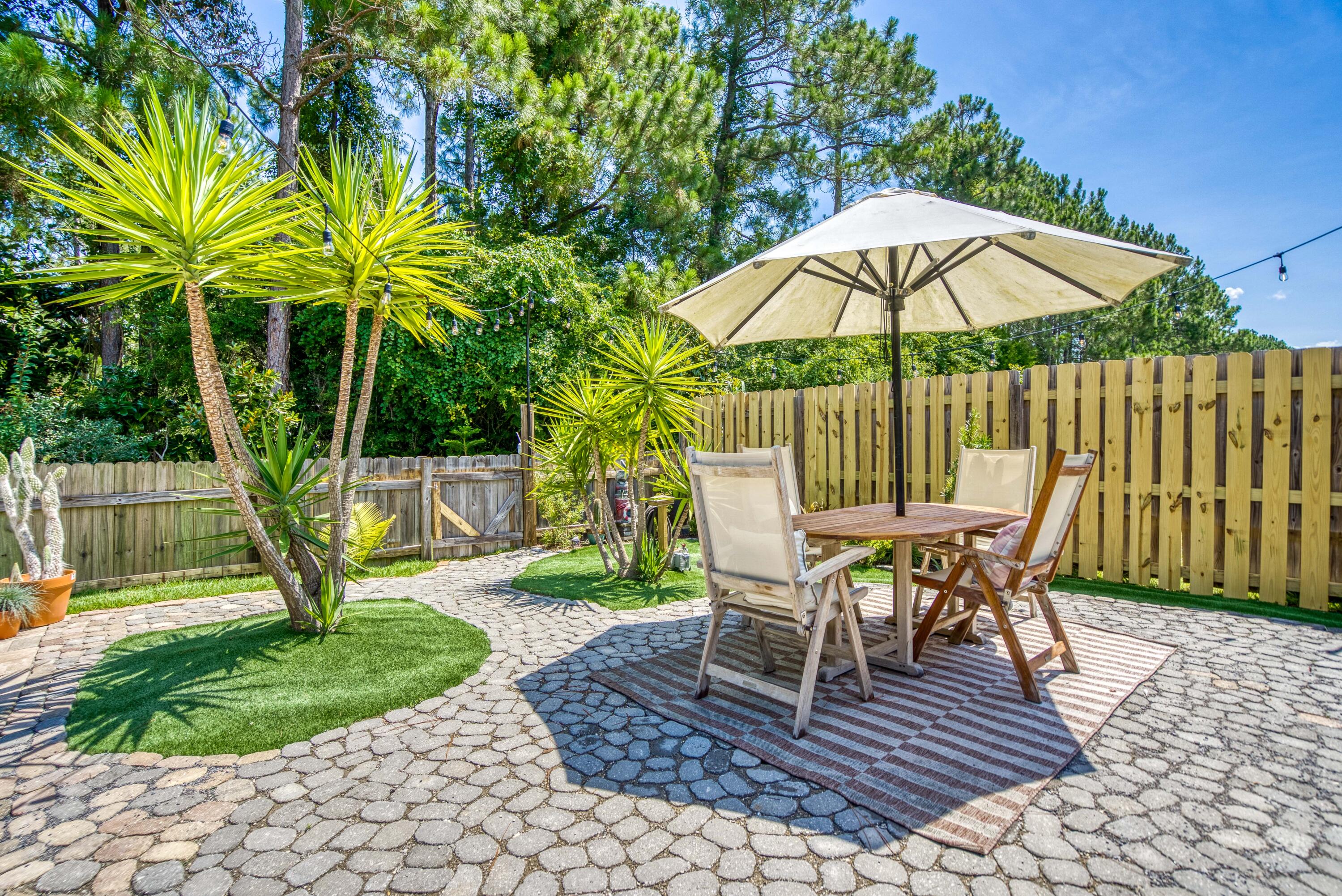 WHISPERING LAKE - Residential