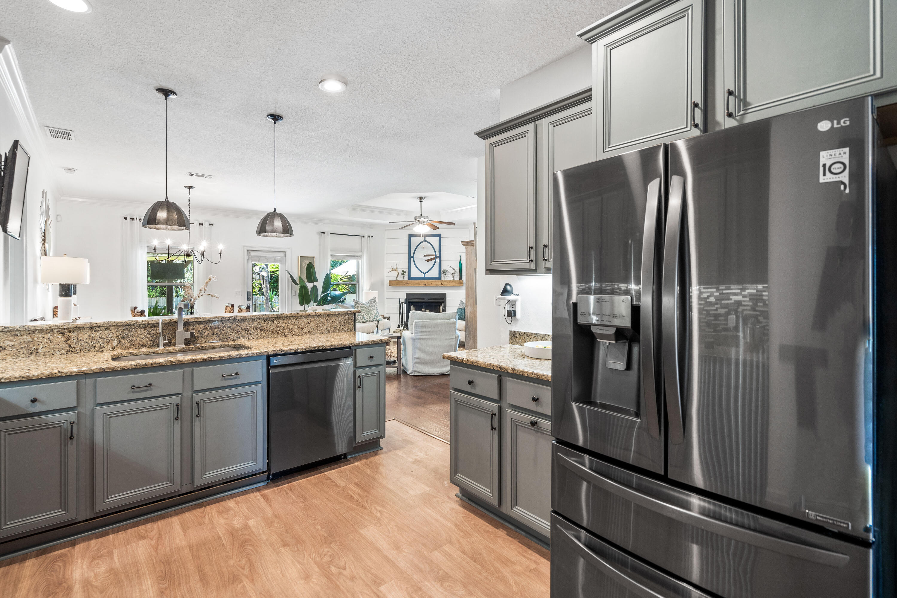 WHISPERING LAKE - Residential