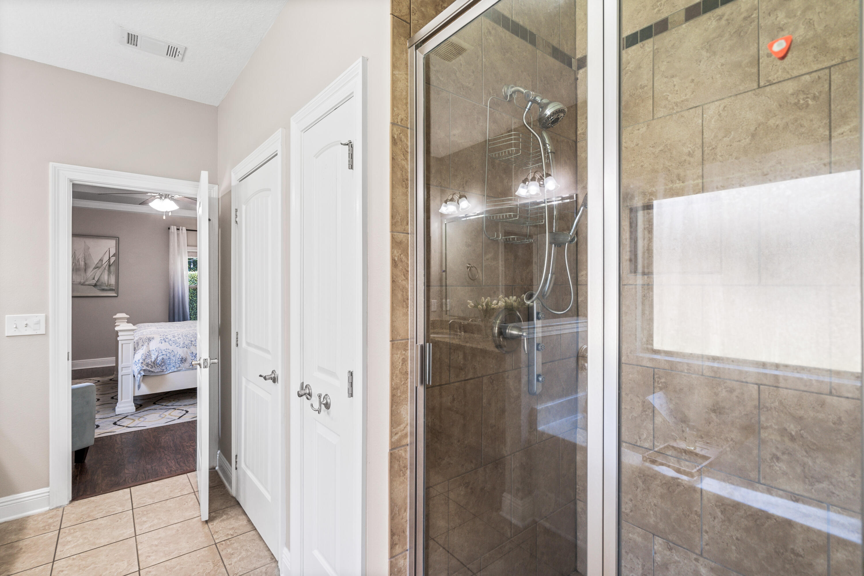 WHISPERING LAKE - Residential