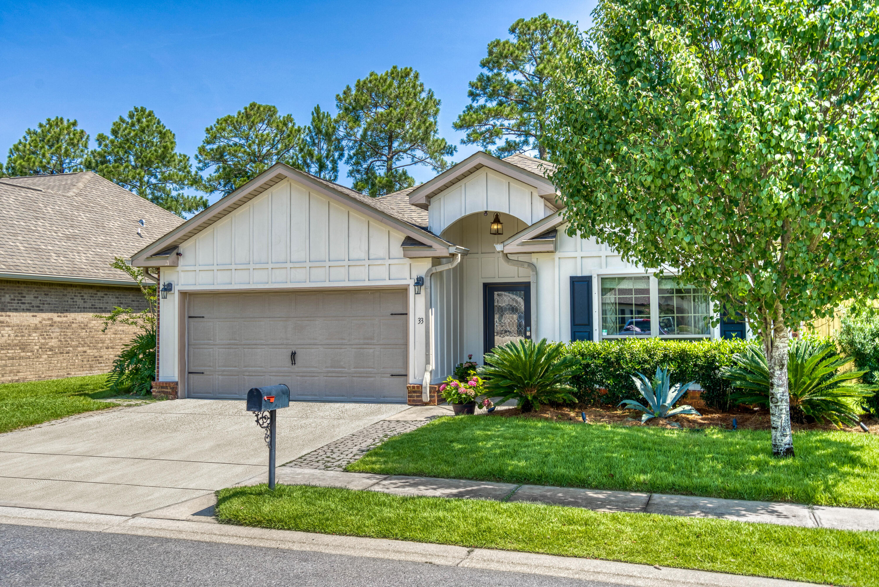 WHISPERING LAKE - Residential