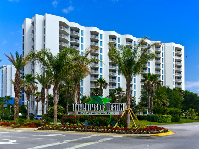 This condo has 2 Full size bedrooms on the 2nd floor looking west at beautiful Destin skyline. The Palms of Destin Resort & Conference Center is an extraordinary retreat here on the Emerald Coast featuring lavish 11,000 sqft. lagoon pool, a heated pool forthe winter and a children's area, waterfalls and a rain forest like atmosphere where you can indulge in a poolside beverage at the bar or a dinner at Brick n Spoon. Escape for a hot stone massage or facial at the luxury onsite spa. The resort also has a children'splayground, workout fitness/cardio center, lighted tennis courts, basketball court and shuttle service to Henderson State Park beach. A home away from home, The Palms is also a state of the art conference center, meeting space and wedding facilities.
