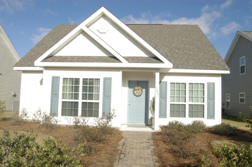 Open floor plan called Mason has 3 bedroons 2 bath. Large garden tub in master with stand lone shower. Large 17 x 22 Family room. Crown molding and vaulted Ceiling. Close to Hammock Bay clubhouse and pools. Also close to the Freeport Regional Sports Complex with baseball fields, soccer fields. Freindly neighborhood. Schooner Landing's HOA fee's include Amenities, Basic Cable, and Landscaping maintance.