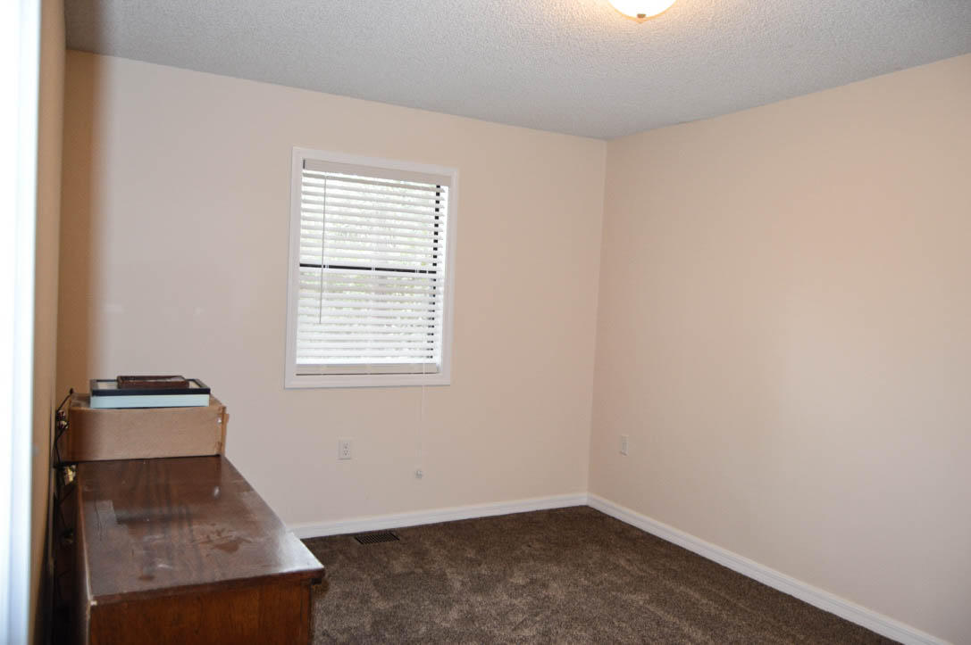 PINE SHADOWS T/H 1ST ADDN - Residential