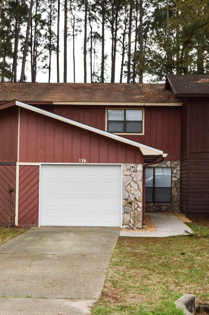 PINE SHADOWS T/H 1ST ADDN - Residential