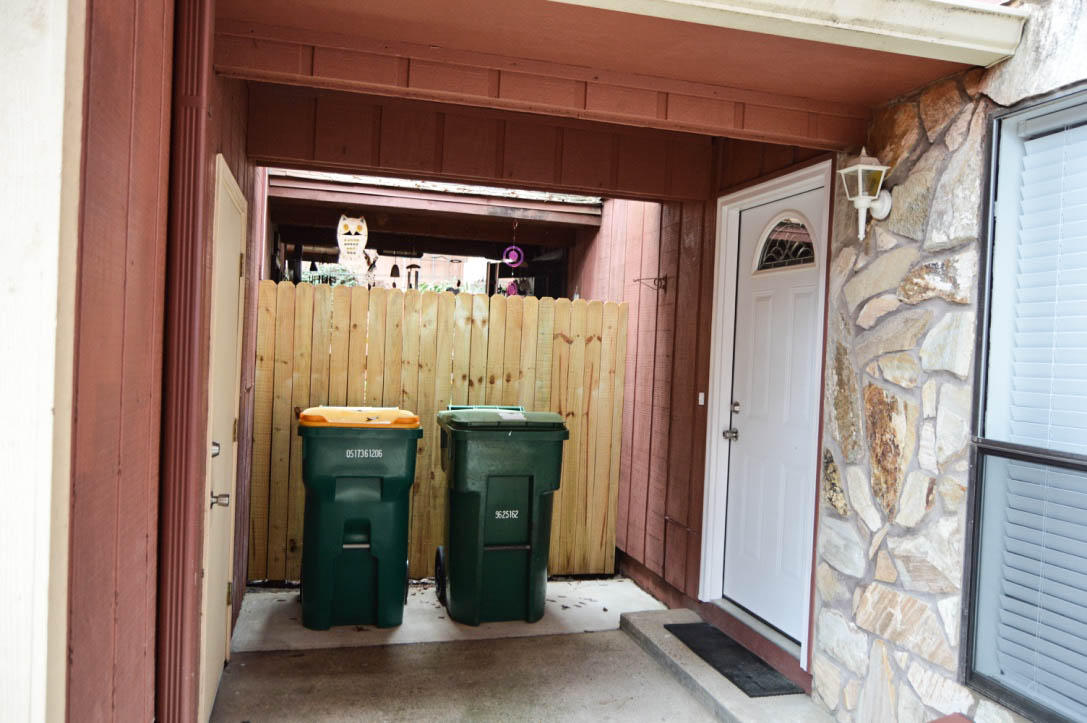 PINE SHADOWS T/H 1ST ADDN - Residential