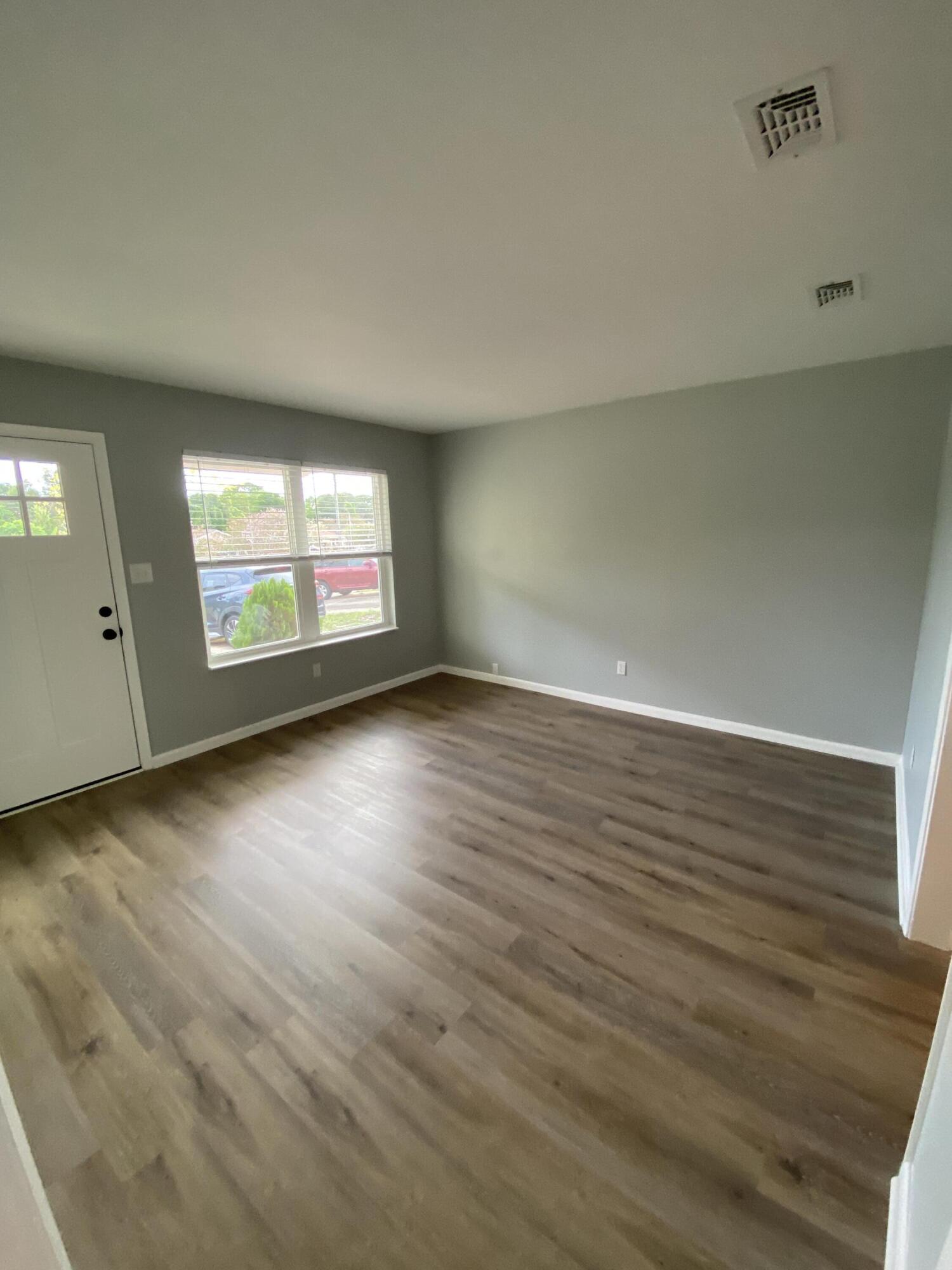 MIRAMAR EST 1ST ADD LOT 10 BLK C - Residential