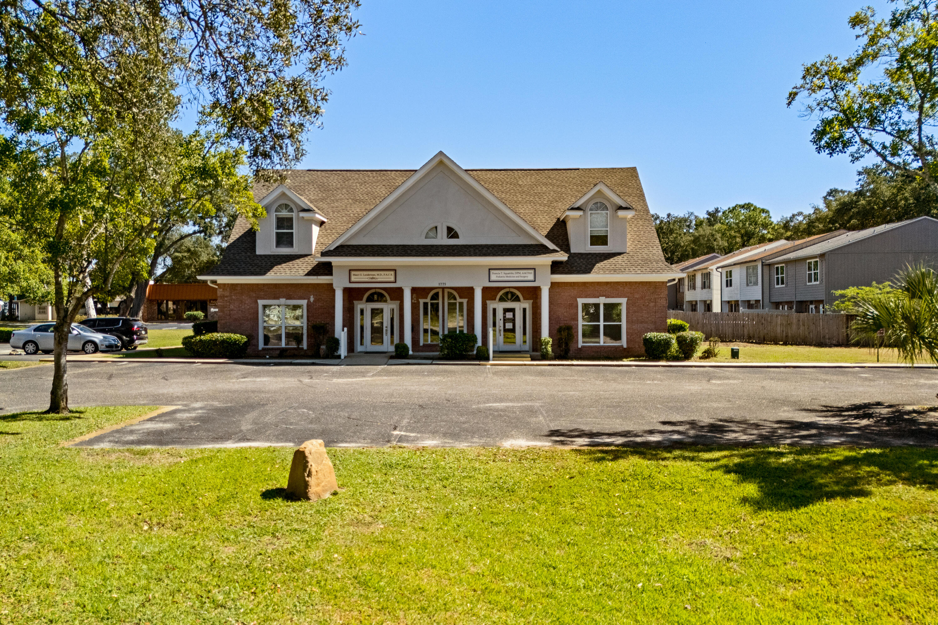 Now available for lease is a turnkey medical office well-positioned on Lewis Turner Blvd. This property has visibility and access to new developments including Starbucks and Freedom Tech Center as well as Eglin AFB and the newly renovated Ft. Walton Beach Golf Course. Ample parking and additional medical businesses create great synergy in this professional complex.