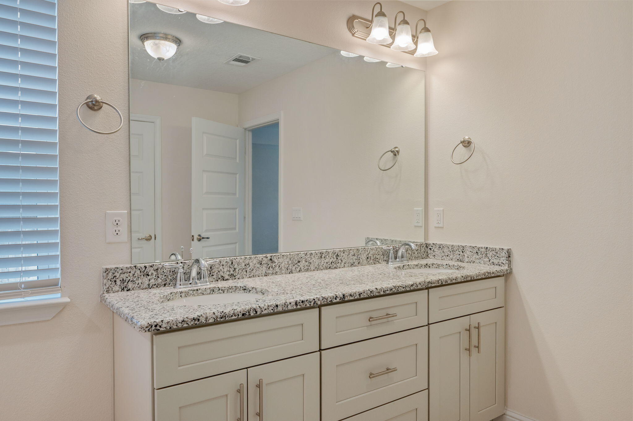 Nature Lake - Residential