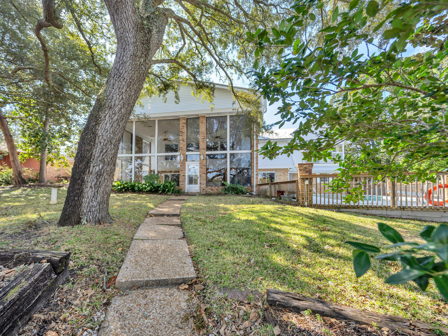 315 Vaughan Street NW Waterfront - Residential