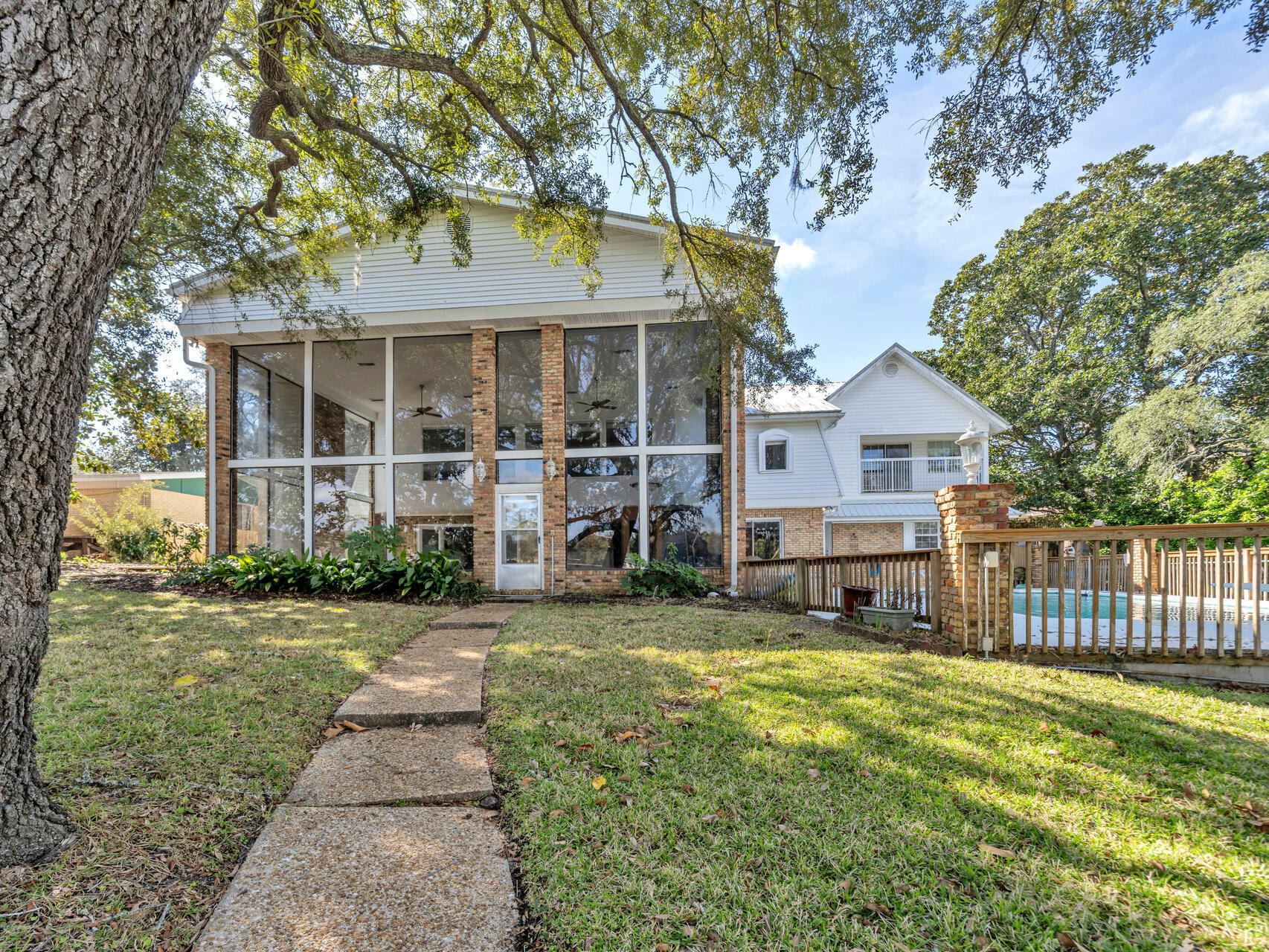 315 Vaughan Street NW Waterfront - Residential