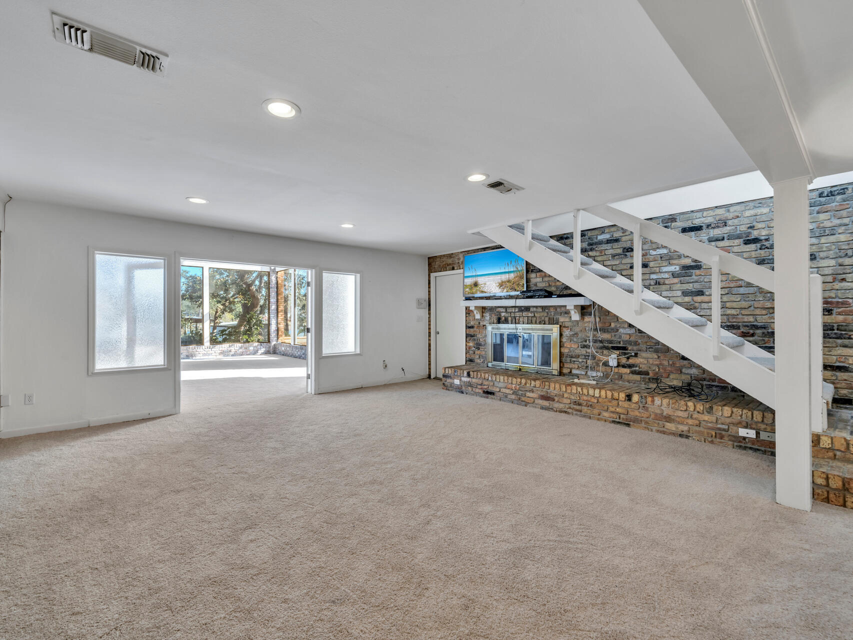 315 Vaughan Street NW Waterfront - Residential