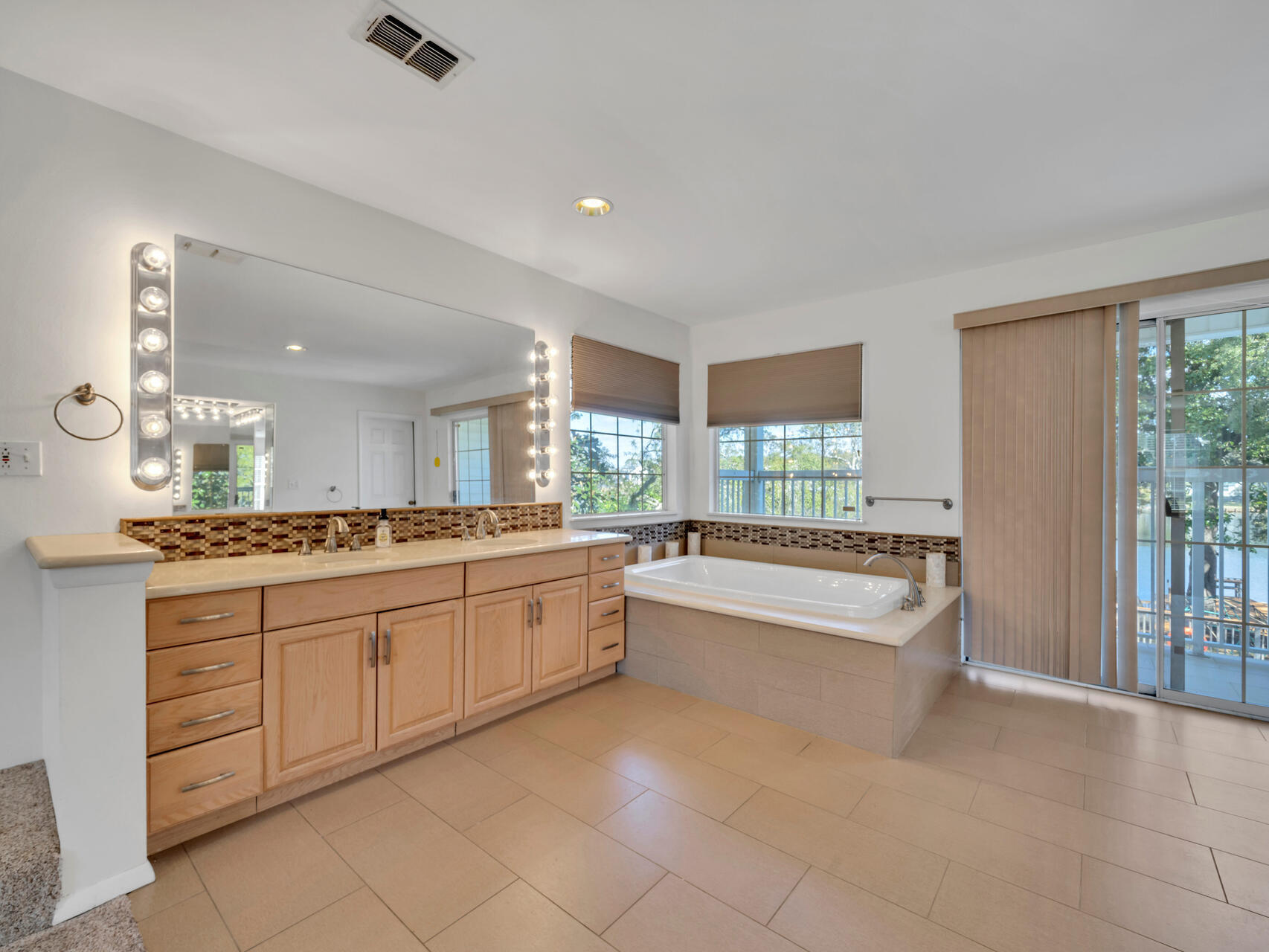 315 Vaughan Street NW Waterfront - Residential