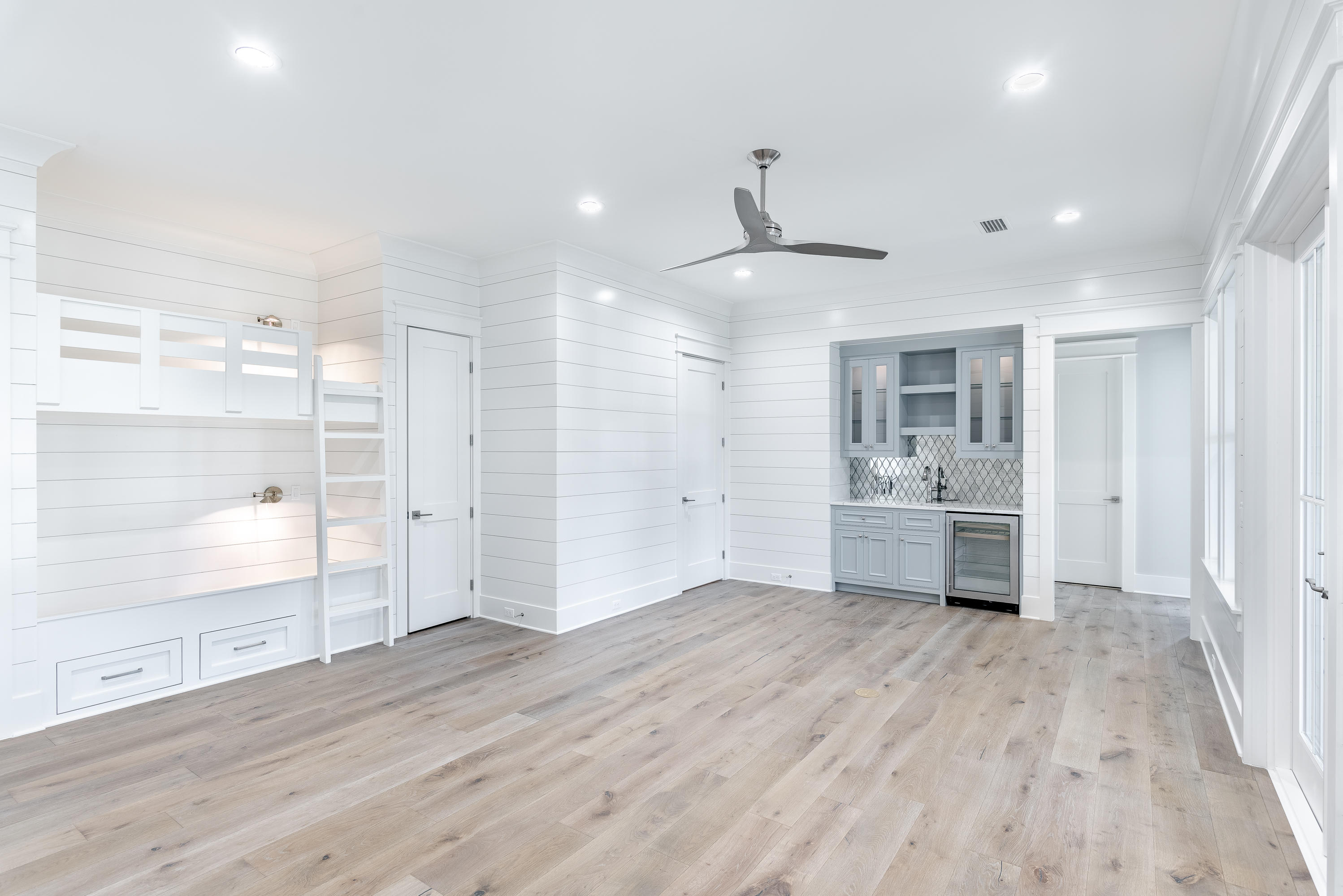 FOREST LAKES - Residential