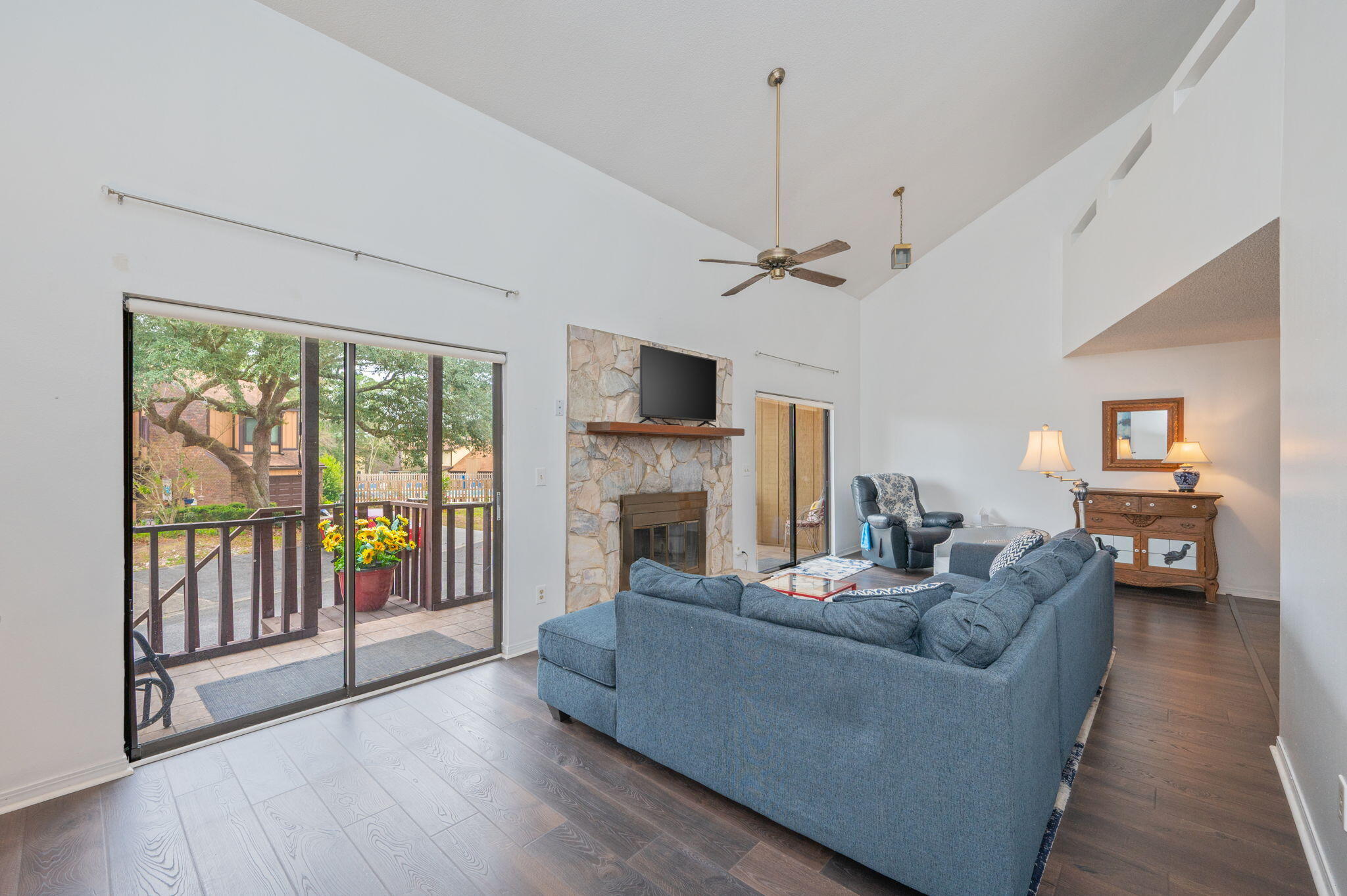 HIDDEN COVE T/H - Residential