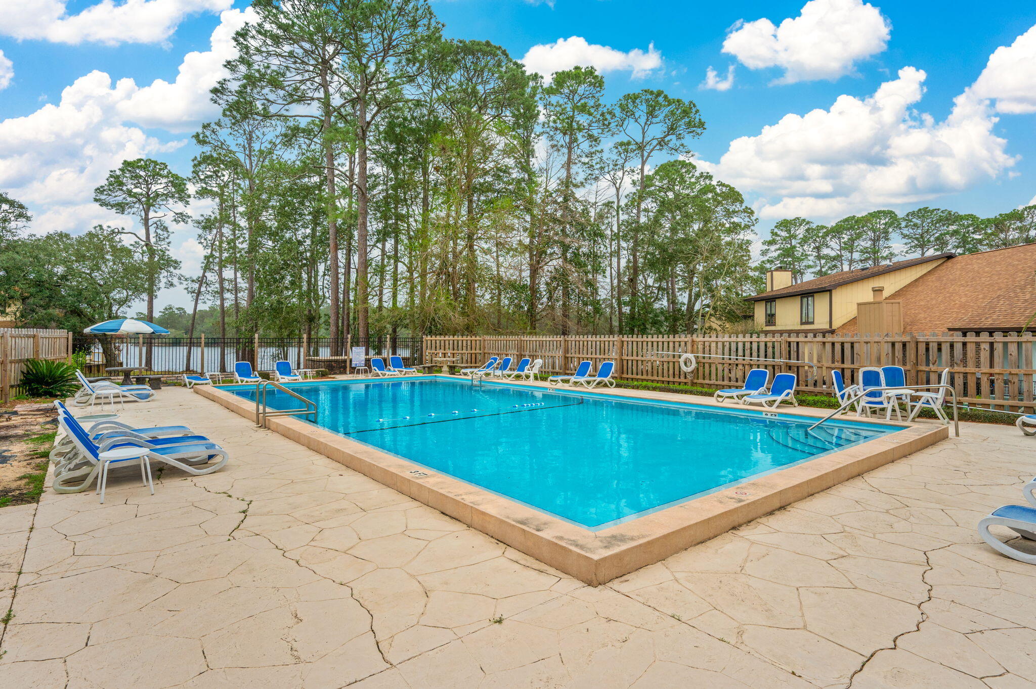 HIDDEN COVE T/H - Residential