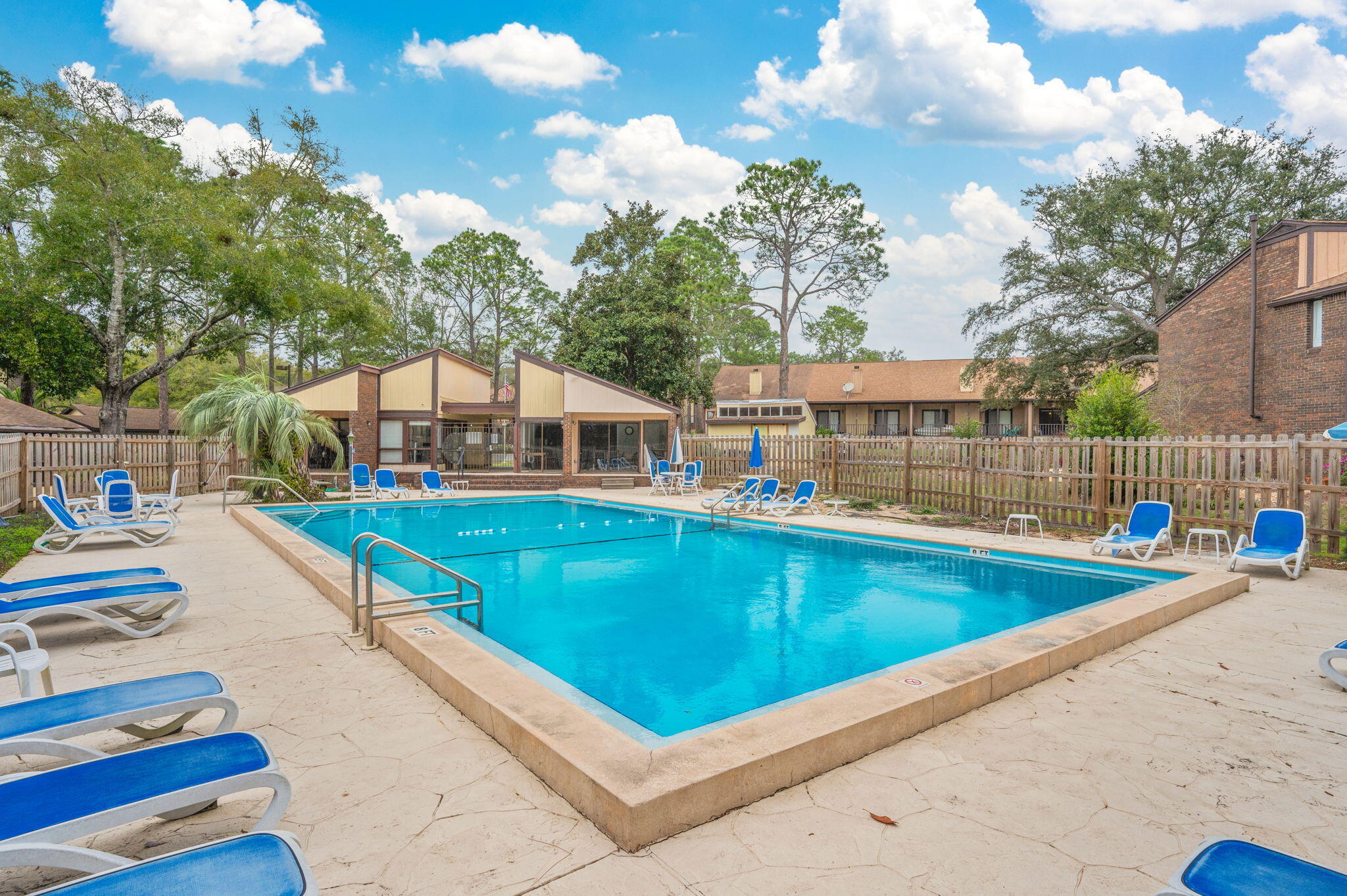 HIDDEN COVE T/H - Residential