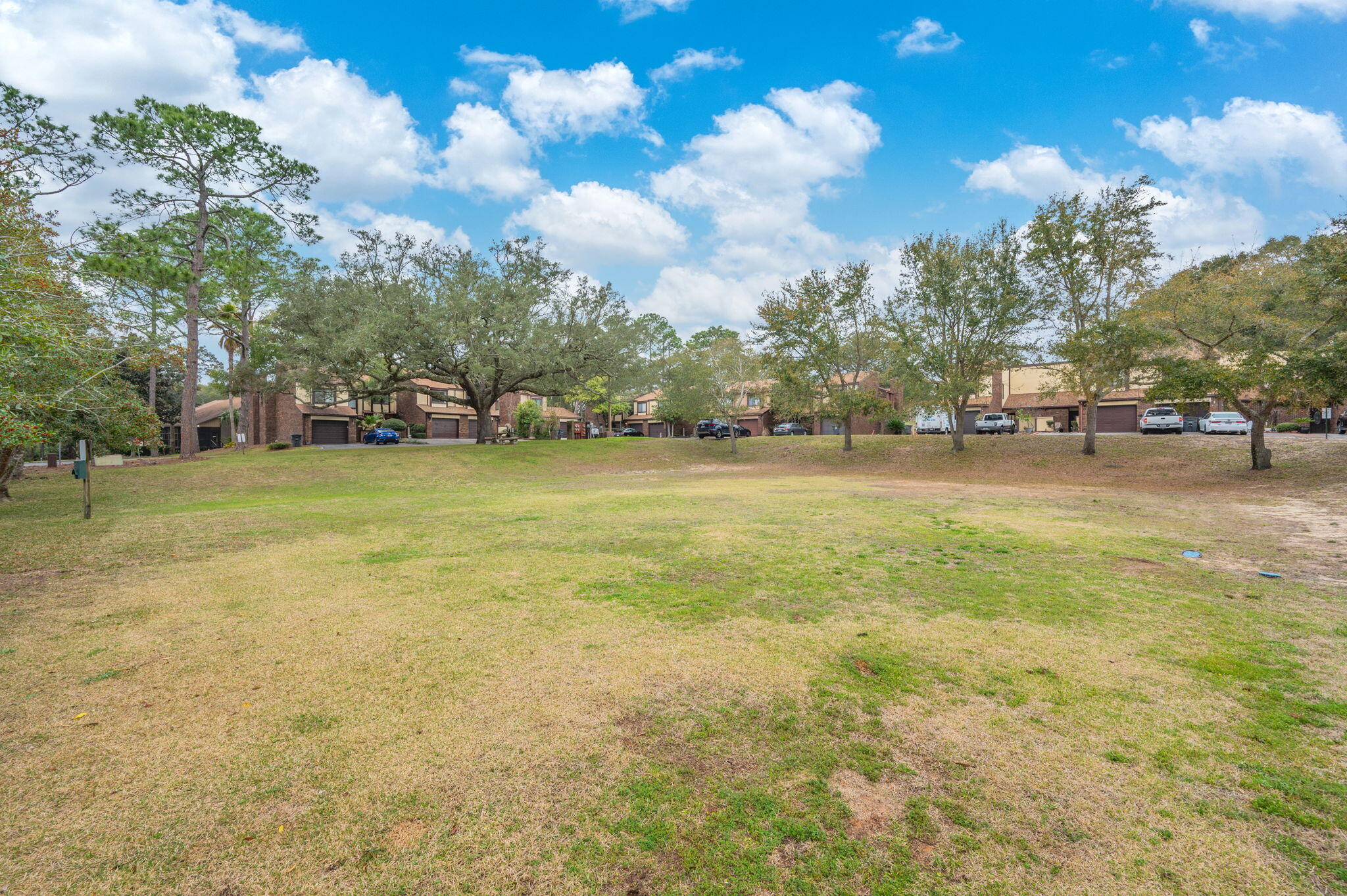 HIDDEN COVE T/H - Residential