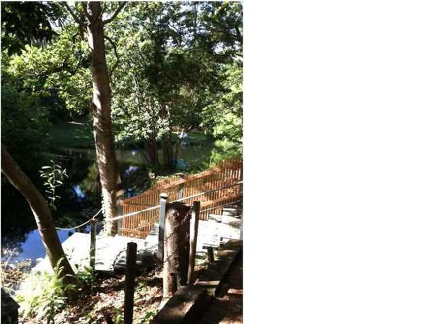 Currently being used by a Phsycologist but will vacate with 30 days notice, very tranquil office building, surrounded by large oak trees, great view over looking small lake, property is also for sale