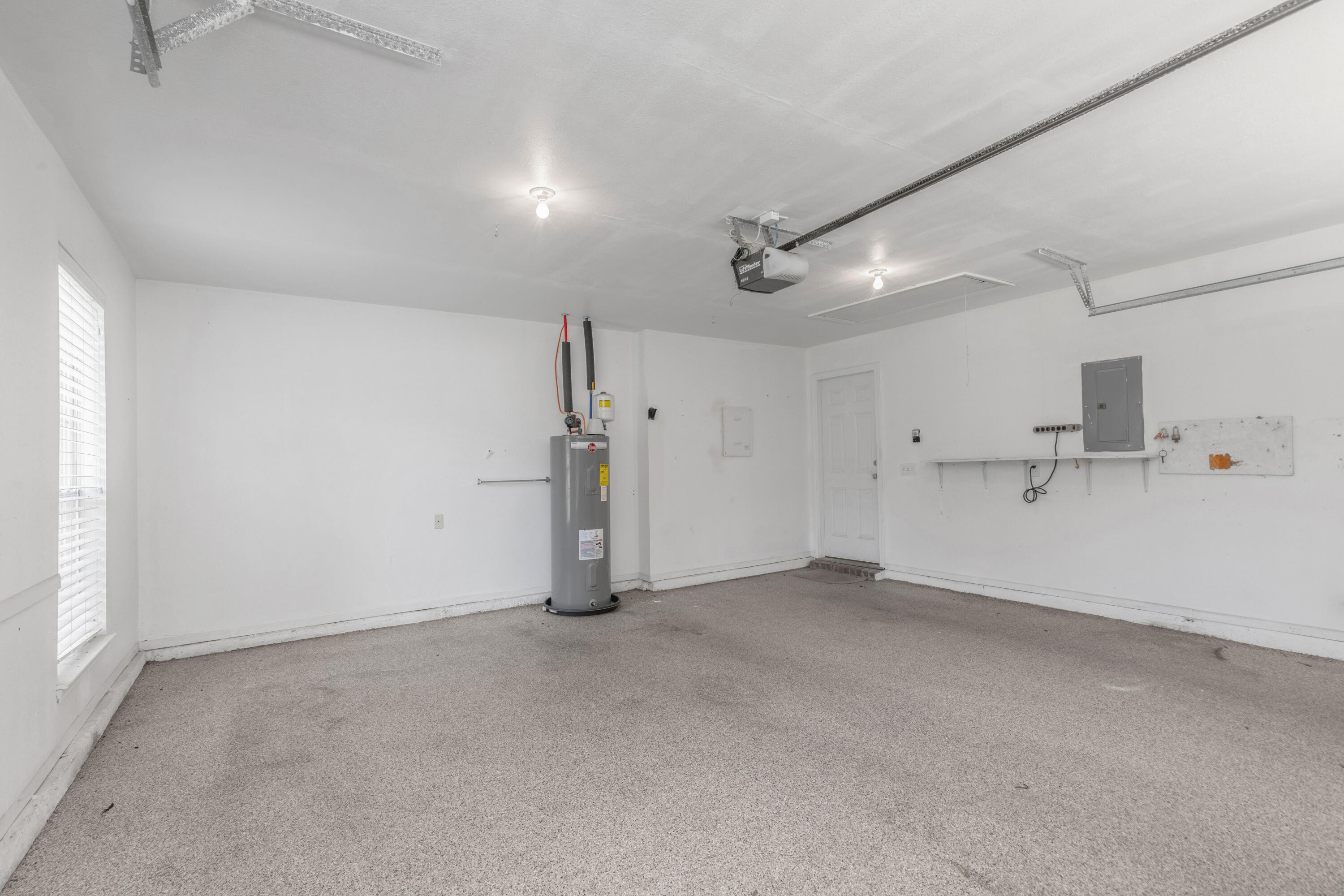 COUNTRYWOOD EST - Residential
