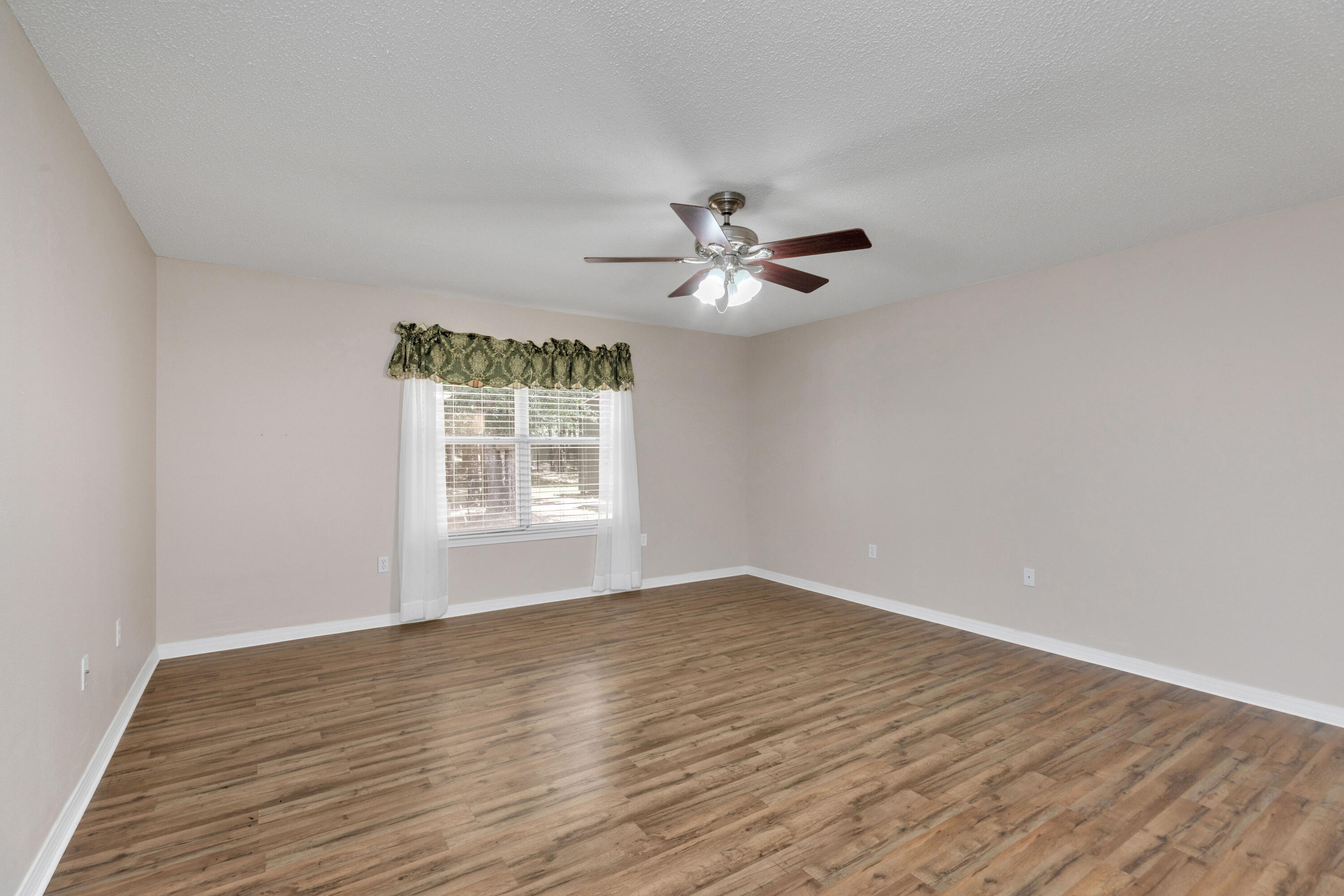COUNTRYWOOD EST - Residential
