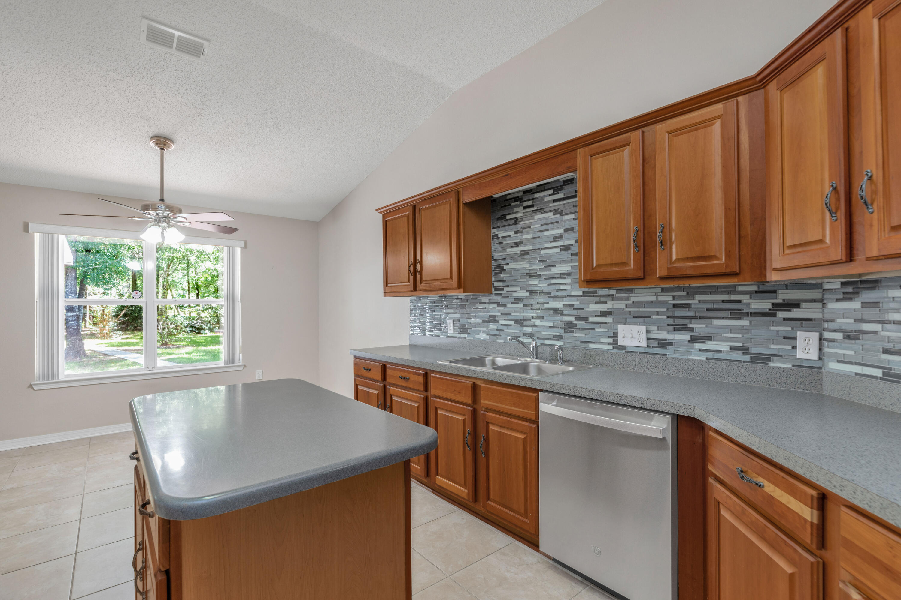 COUNTRYWOOD EST - Residential