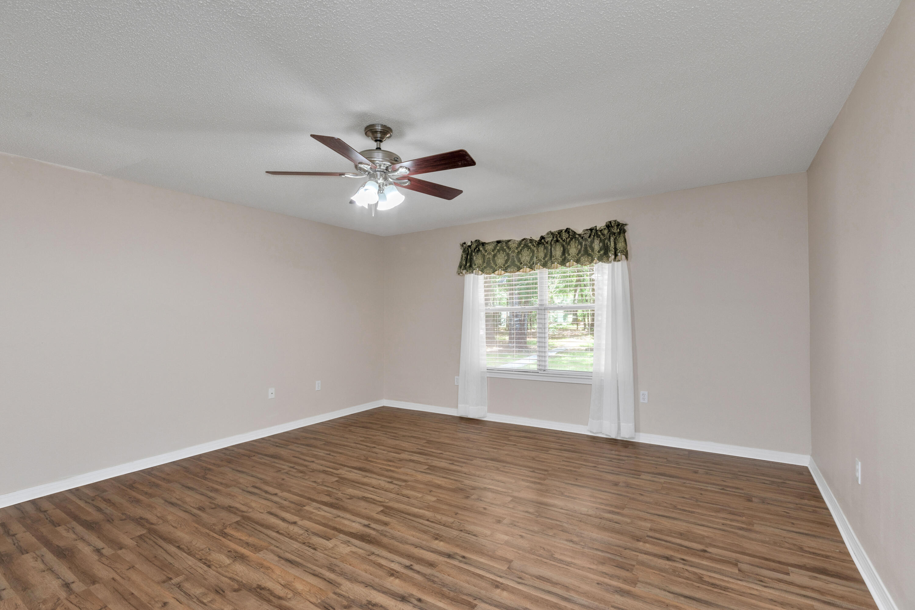 COUNTRYWOOD EST - Residential