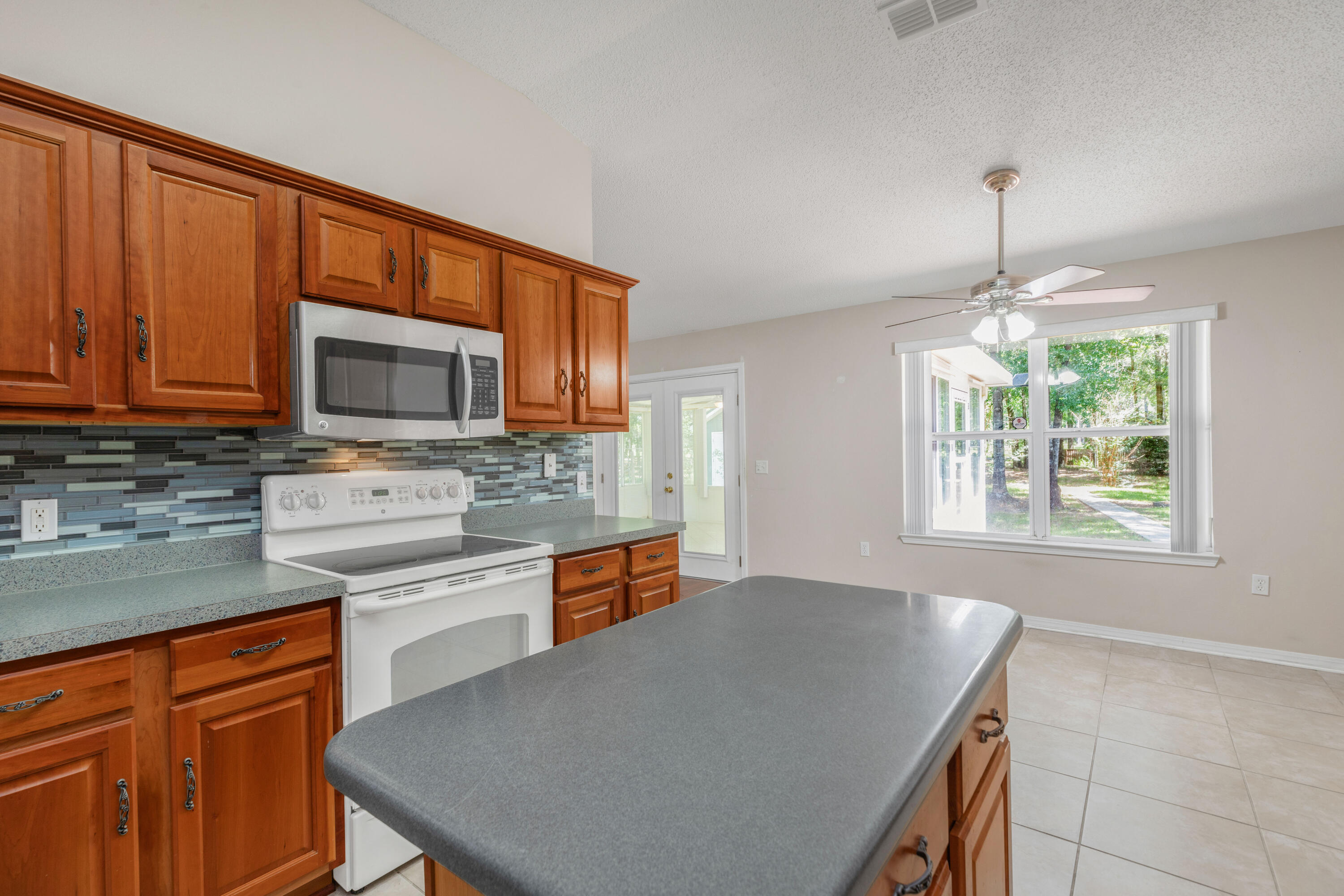COUNTRYWOOD EST - Residential