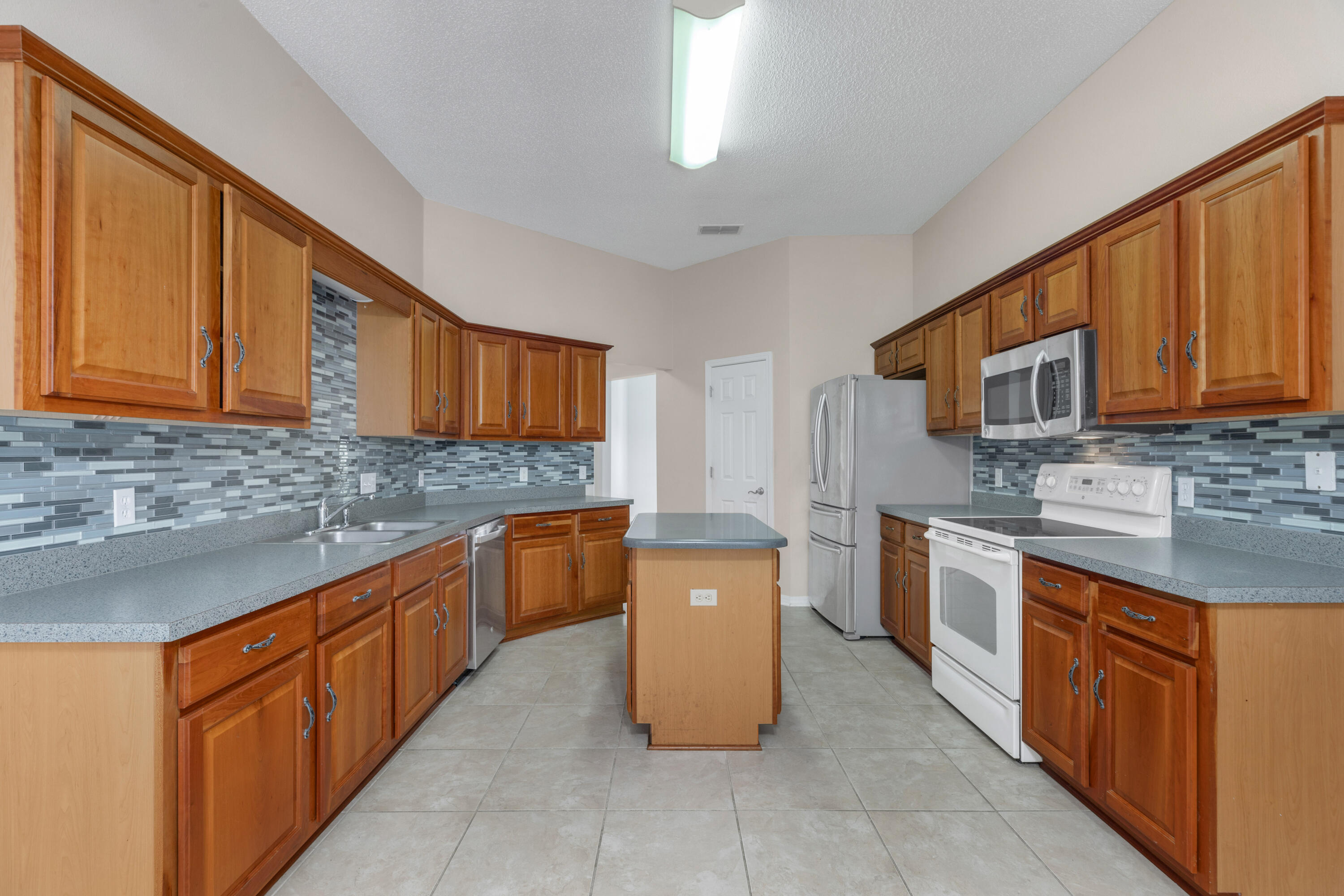 COUNTRYWOOD EST - Residential