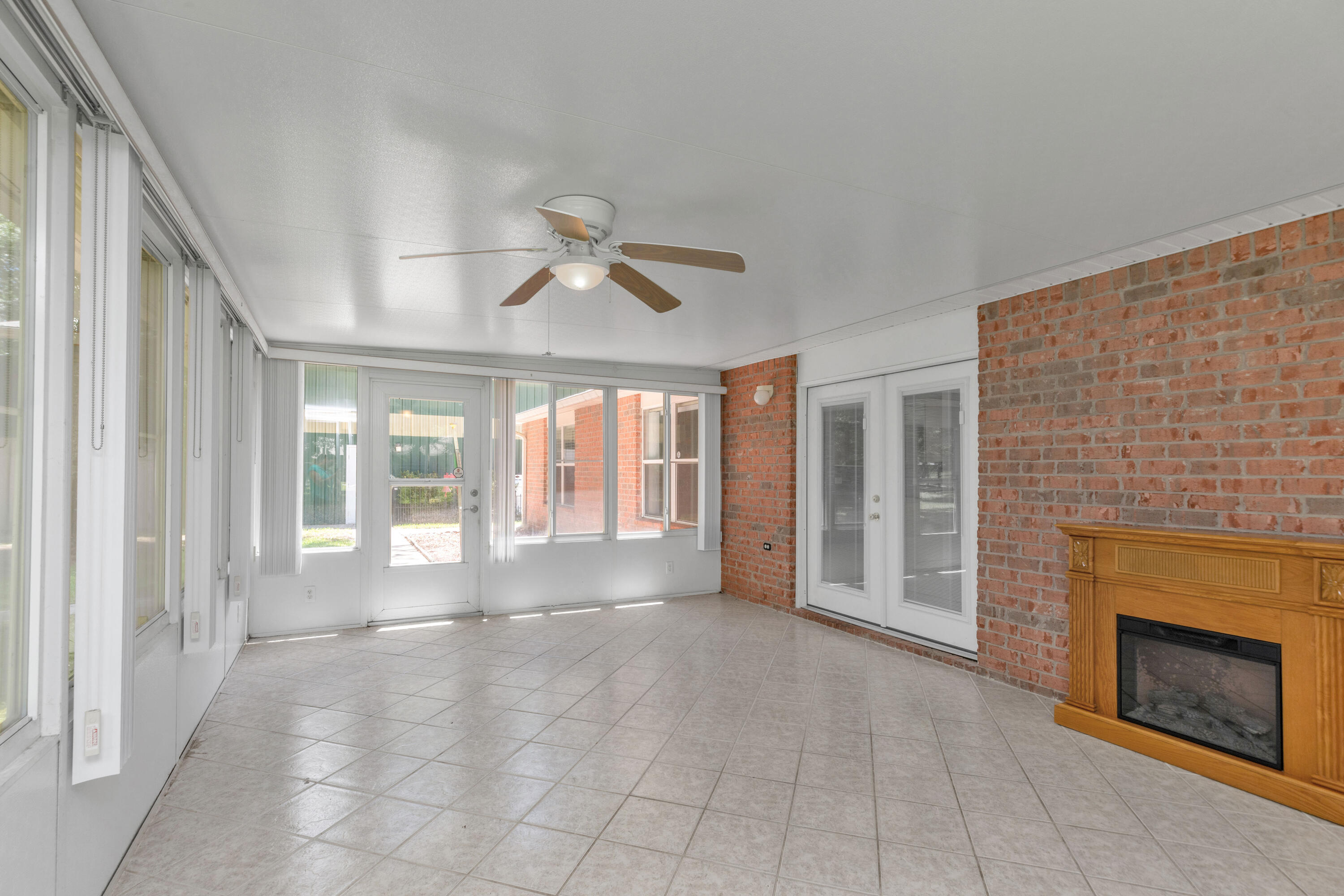 COUNTRYWOOD EST - Residential