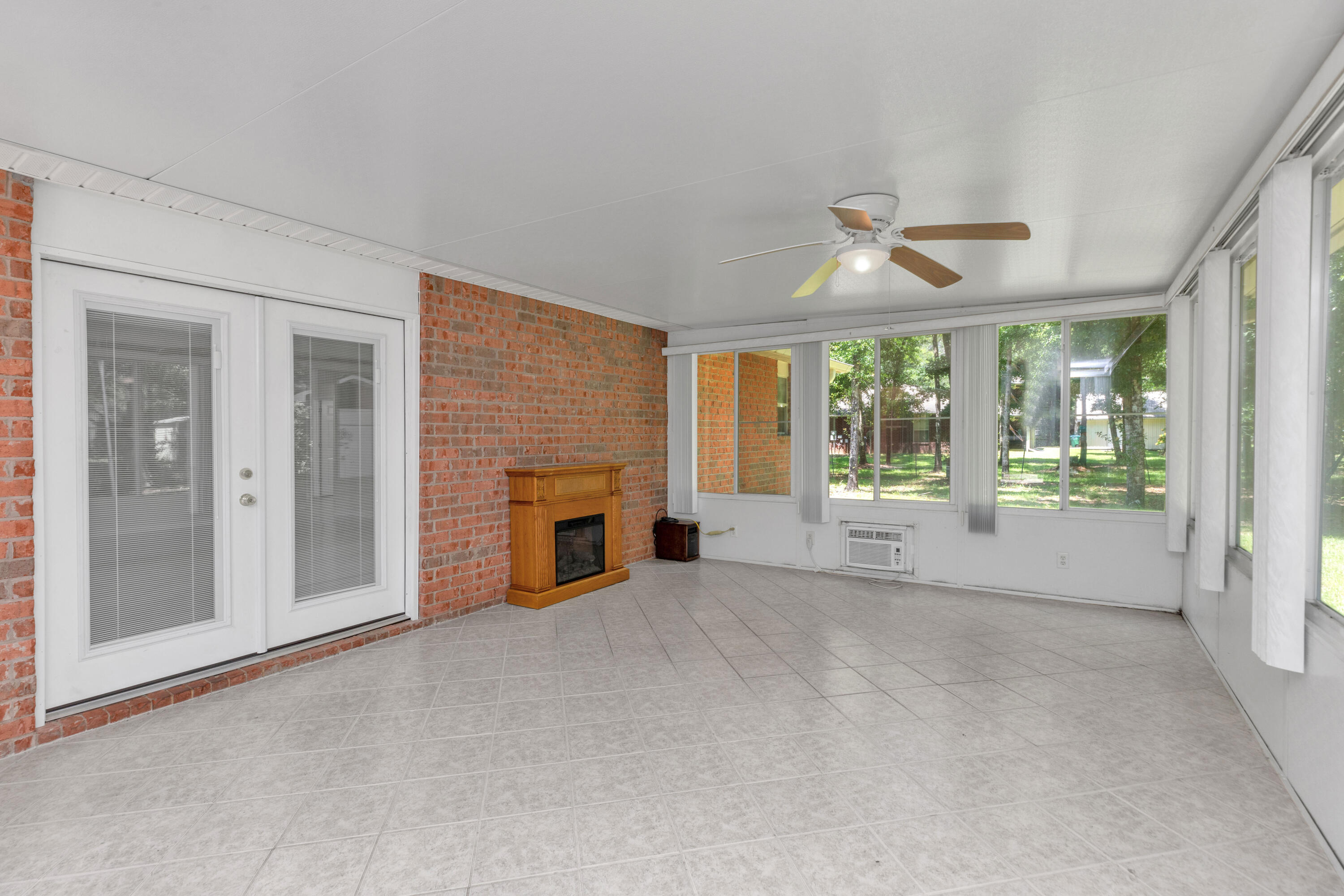 COUNTRYWOOD EST - Residential