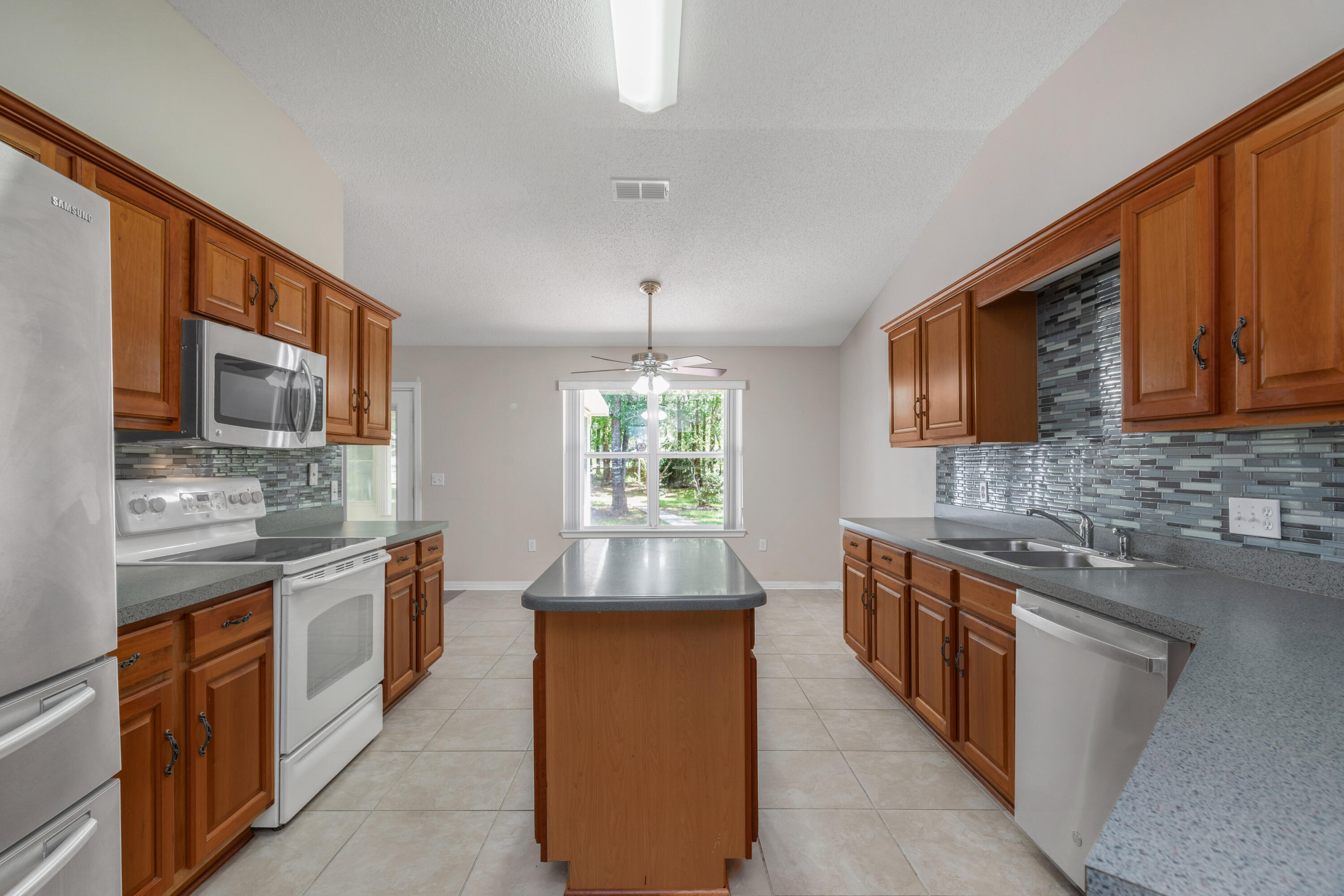 COUNTRYWOOD EST - Residential
