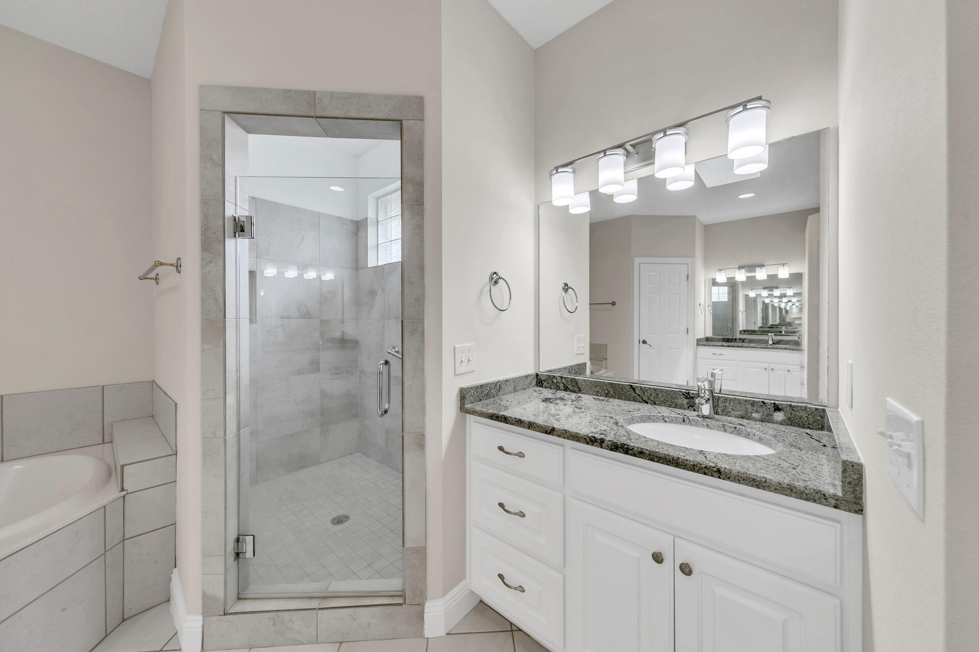 DANA POINTE - Residential