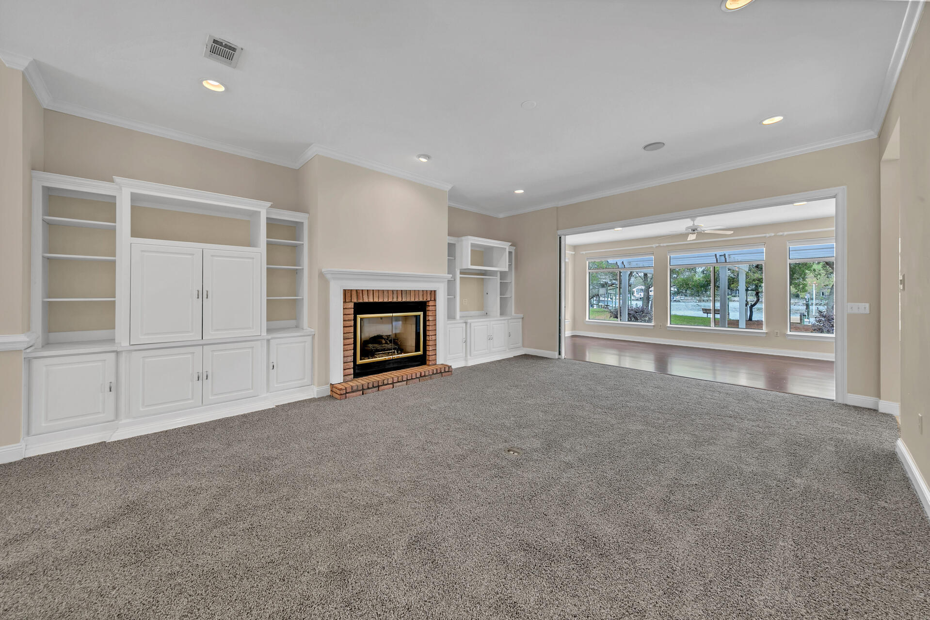 DANA POINTE - Residential