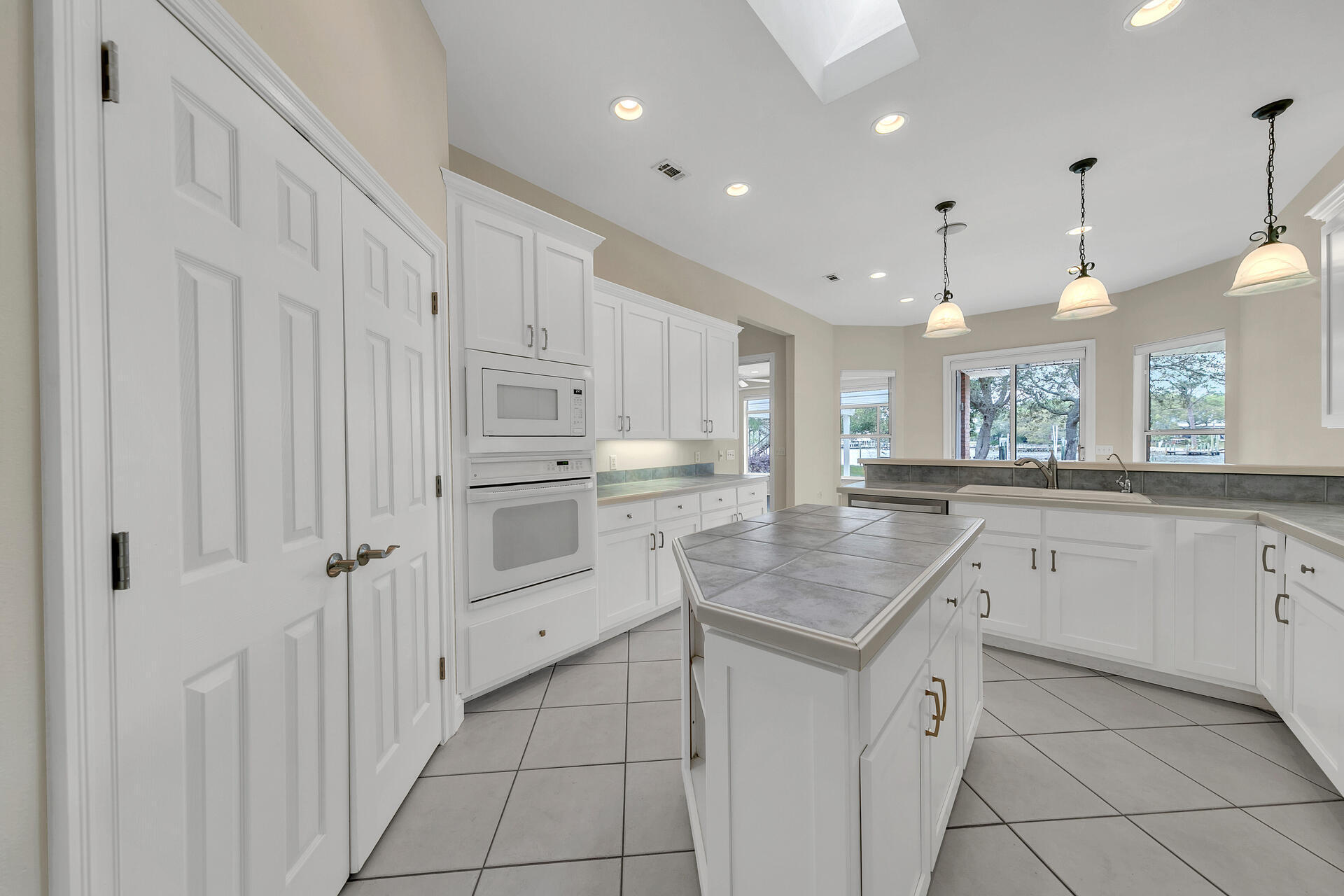 DANA POINTE - Residential