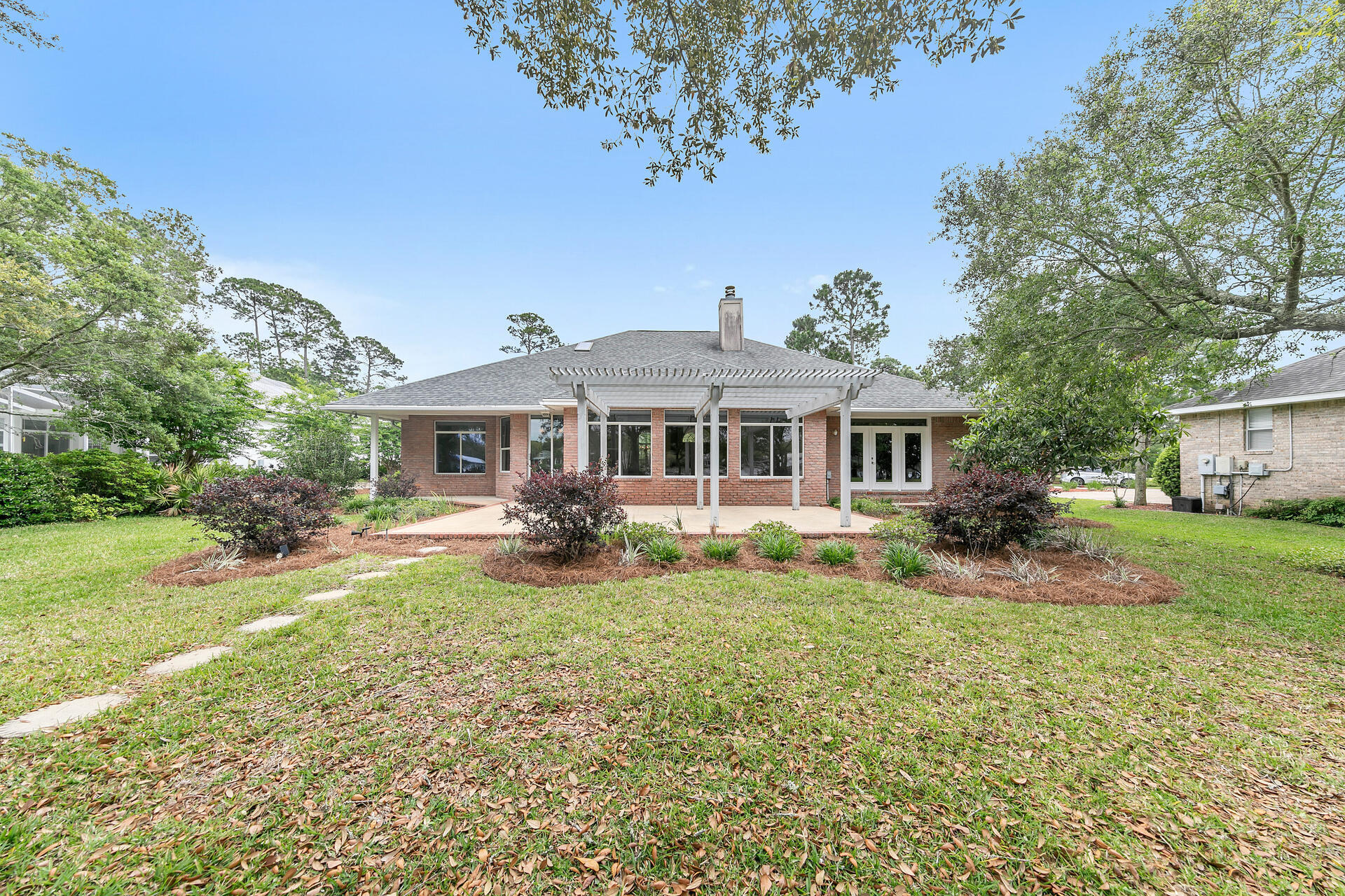 DANA POINTE - Residential