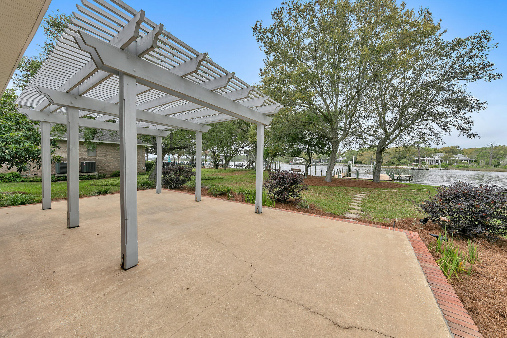 DANA POINTE - Residential