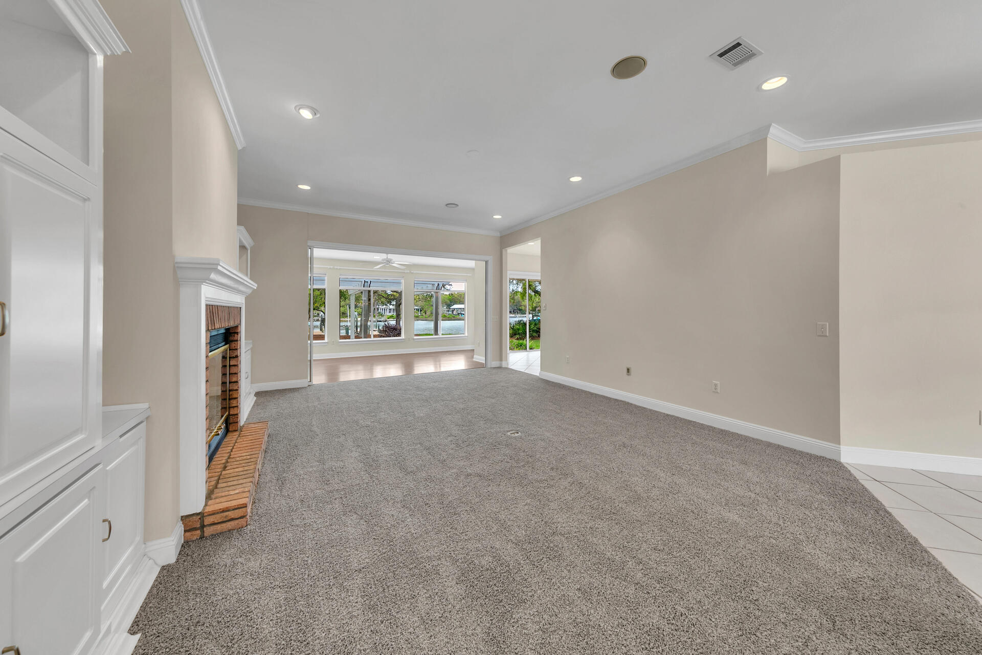 DANA POINTE - Residential