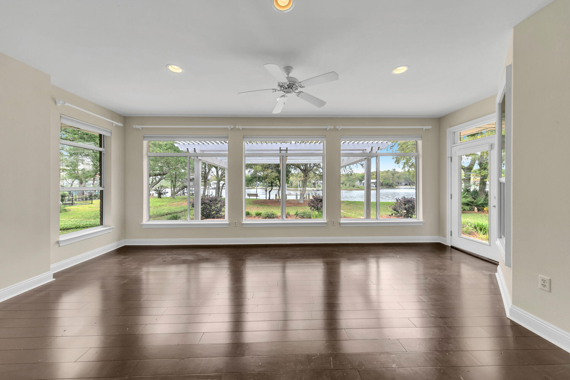 DANA POINTE - Residential