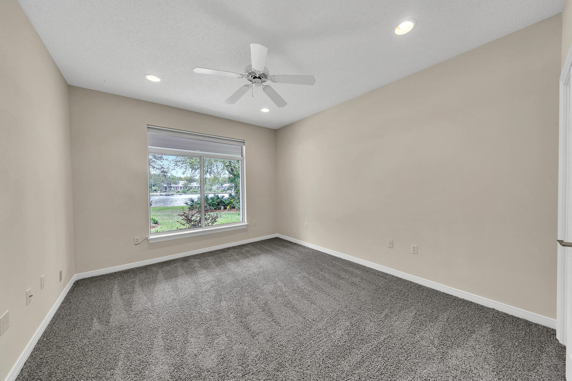 DANA POINTE - Residential