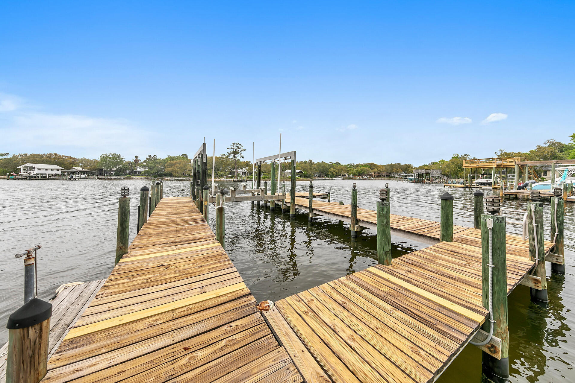 DANA POINTE - Residential