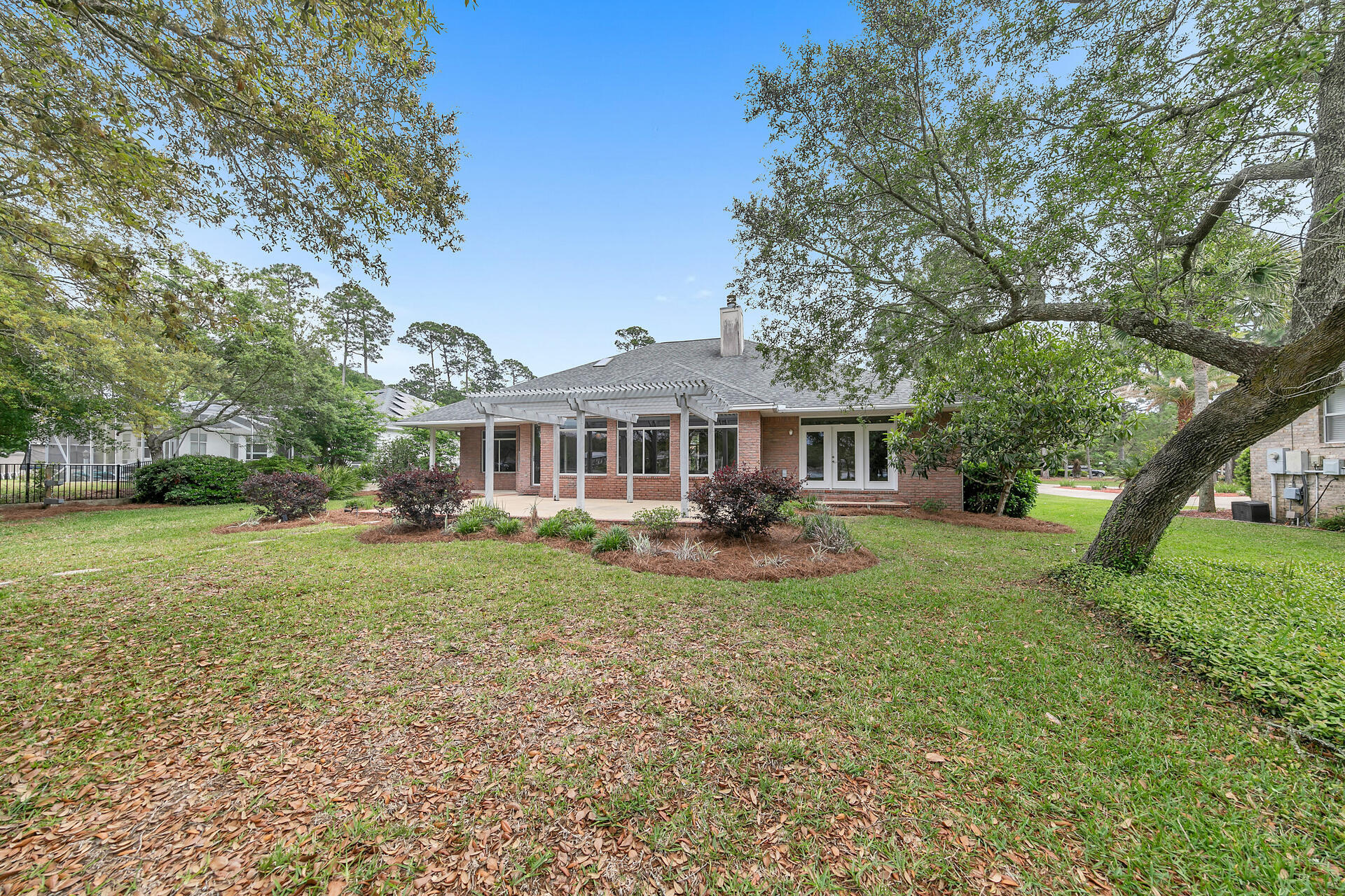 DANA POINTE - Residential